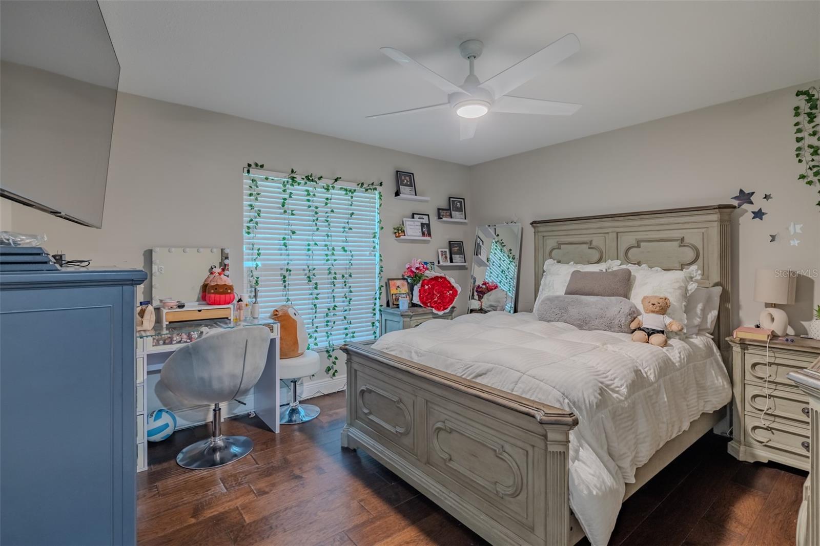 BARRINGTON OAKS EAST - Residential