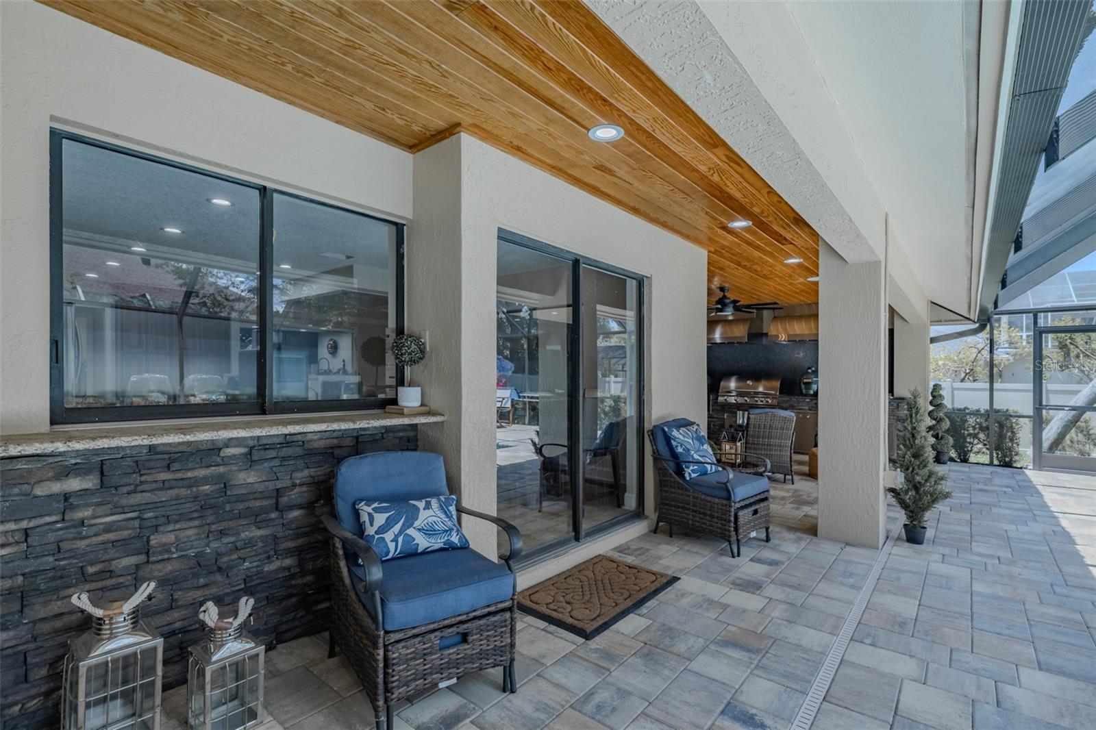 BARRINGTON OAKS EAST - Residential