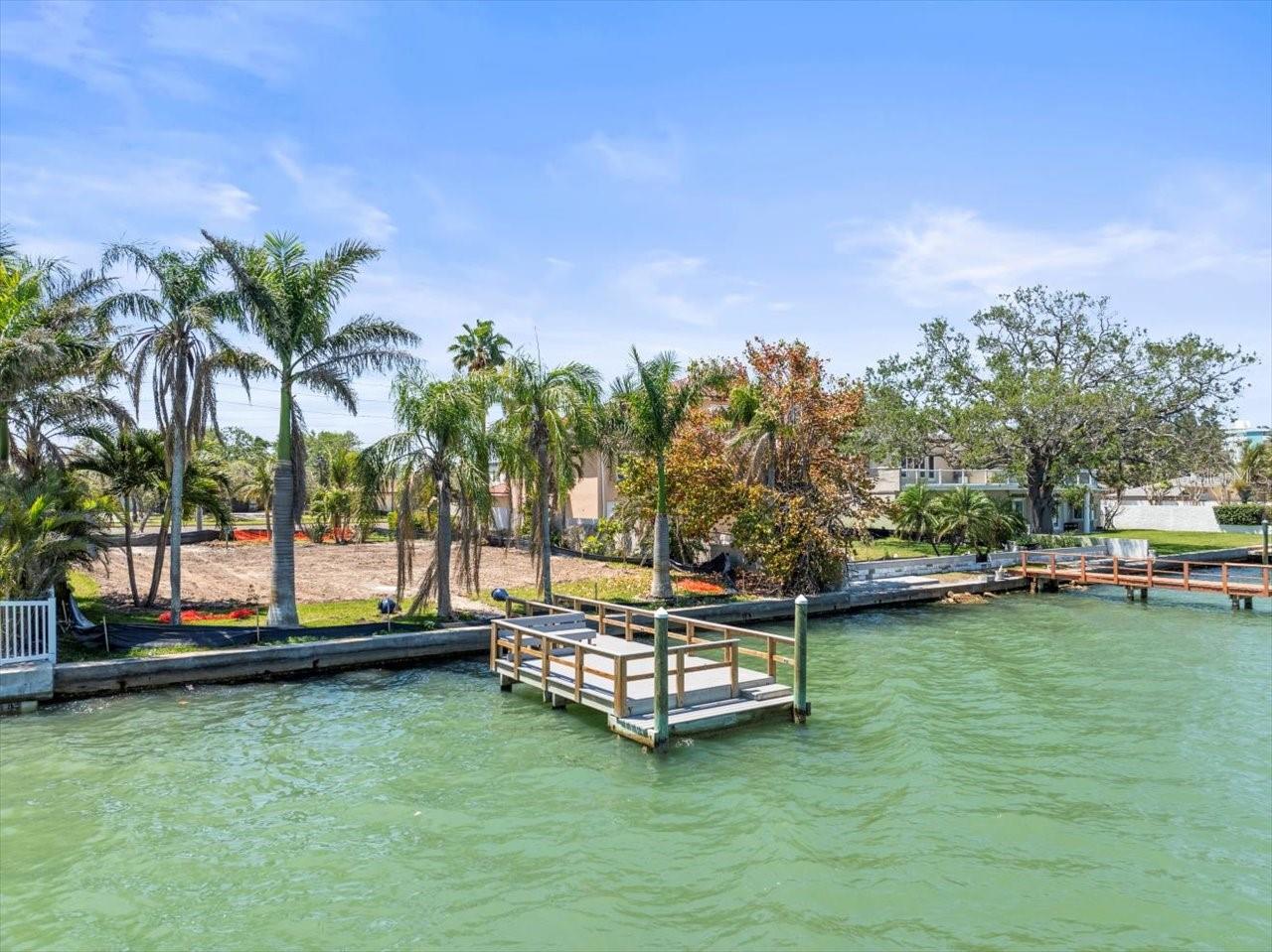 PARADISE ISLAND - Land