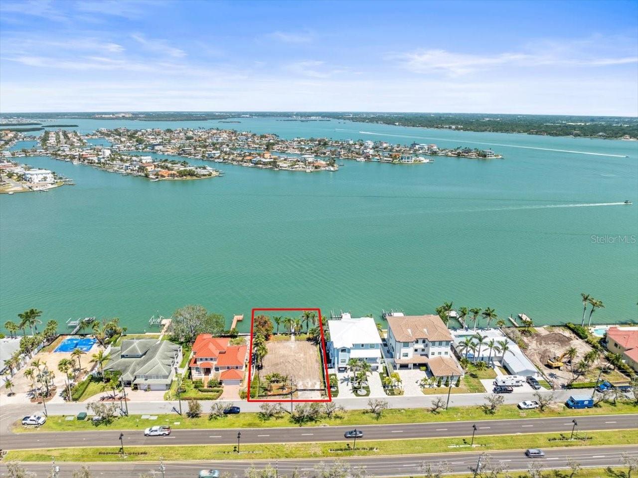 PARADISE ISLAND - Land