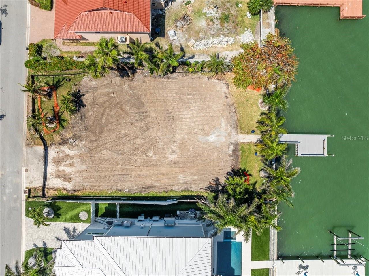 PARADISE ISLAND - Land