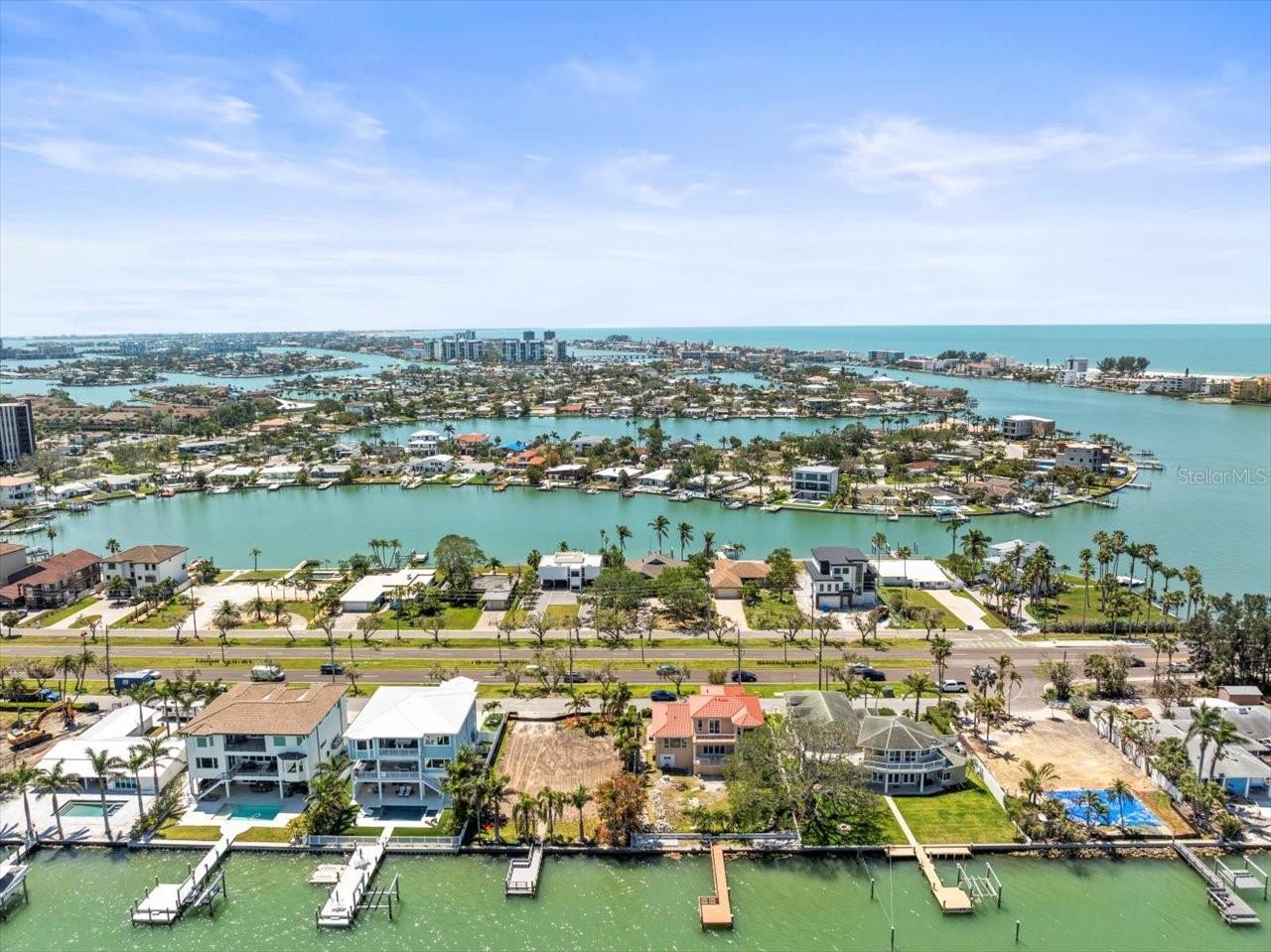 PARADISE ISLAND - Land