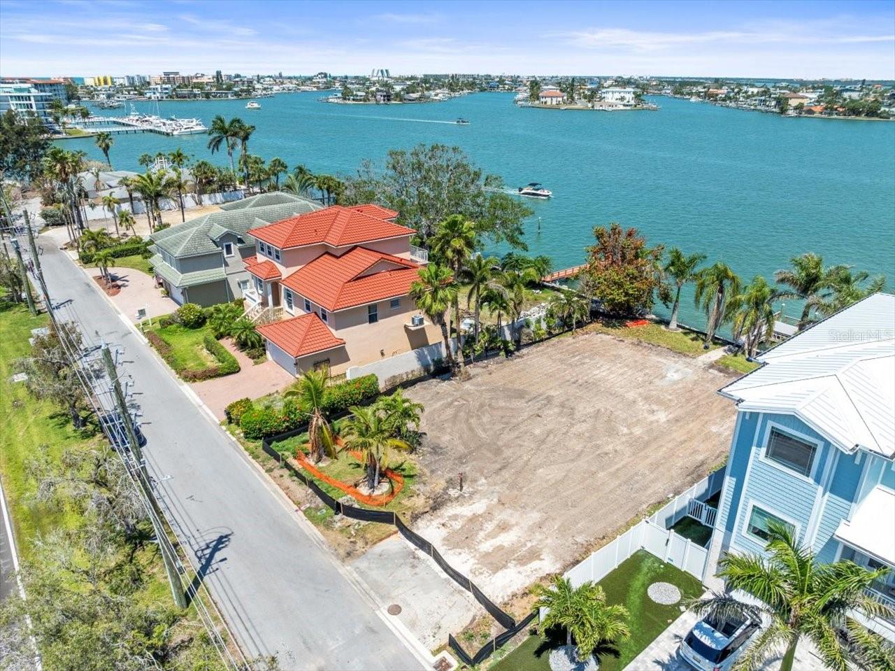6 PARADISE LANE