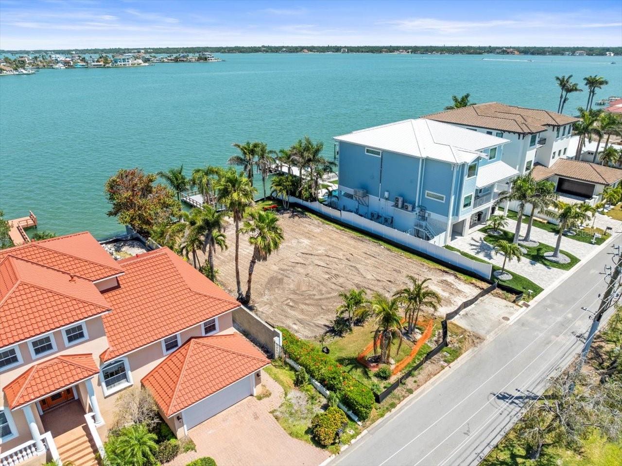 6 PARADISE LANE