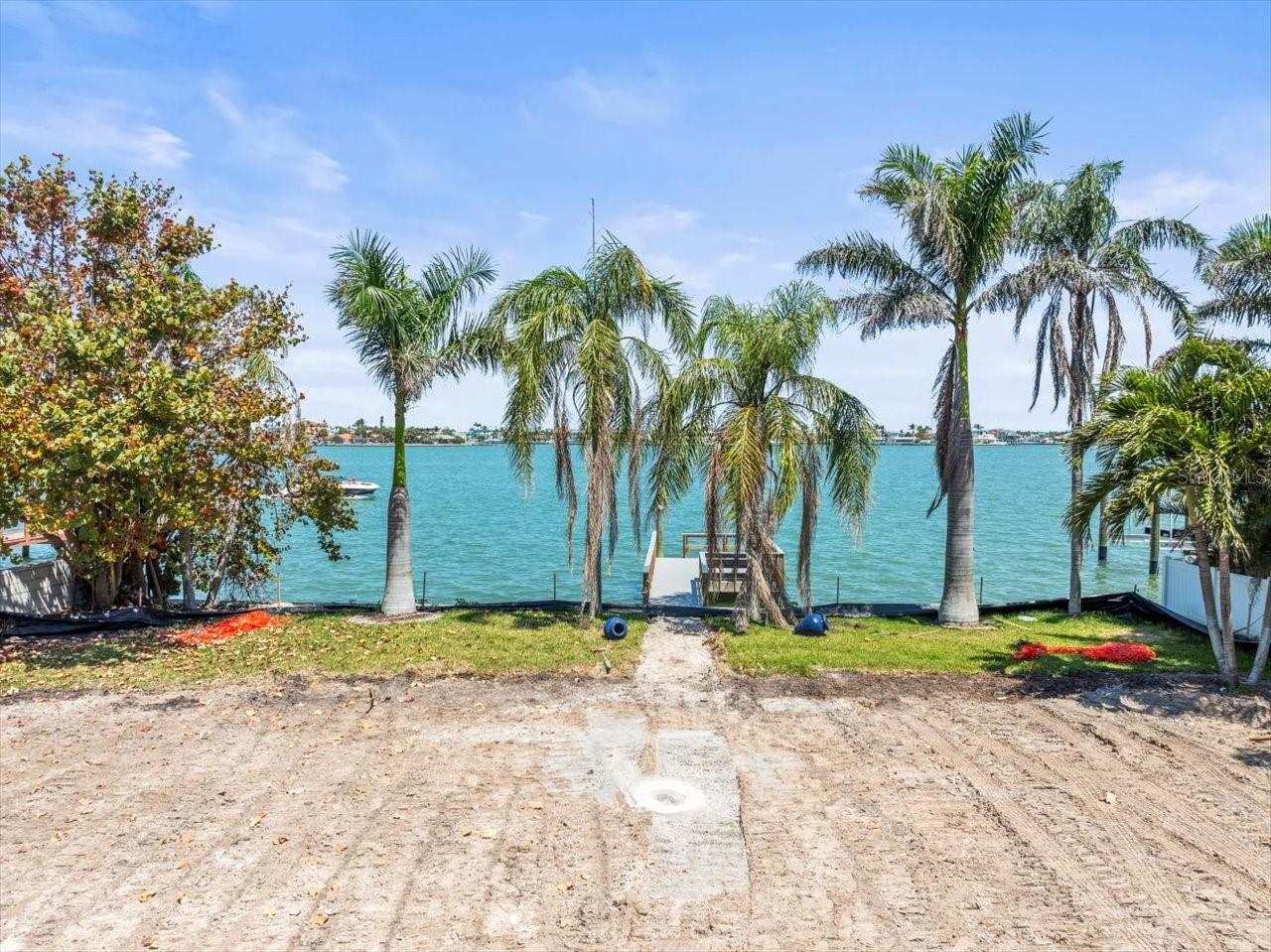 6 PARADISE LANE