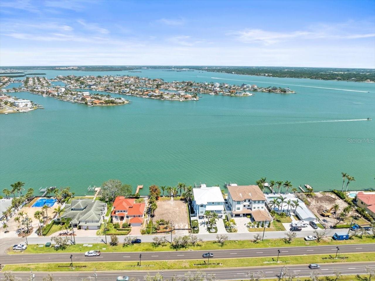 PARADISE ISLAND - Land