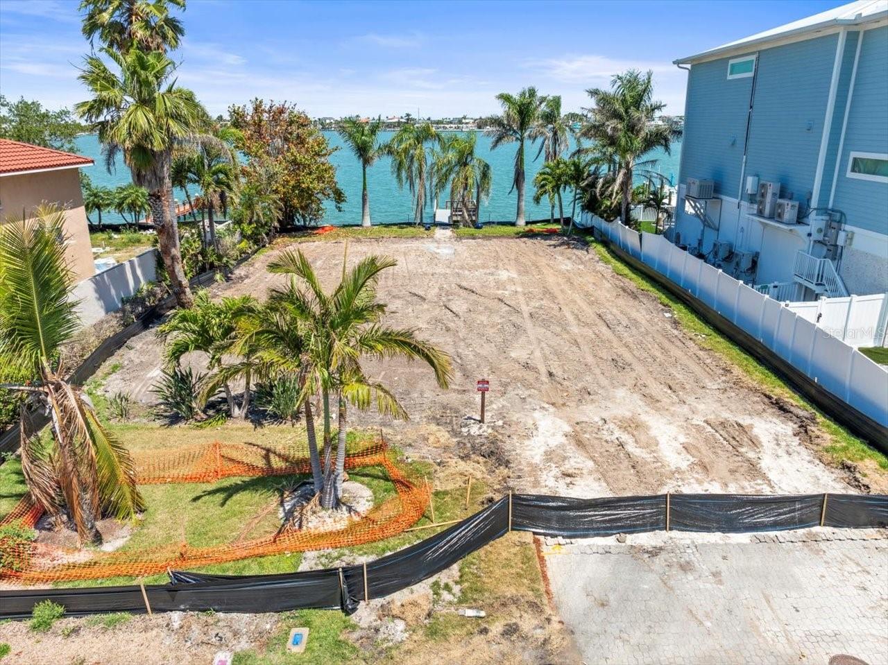 PARADISE ISLAND - Land