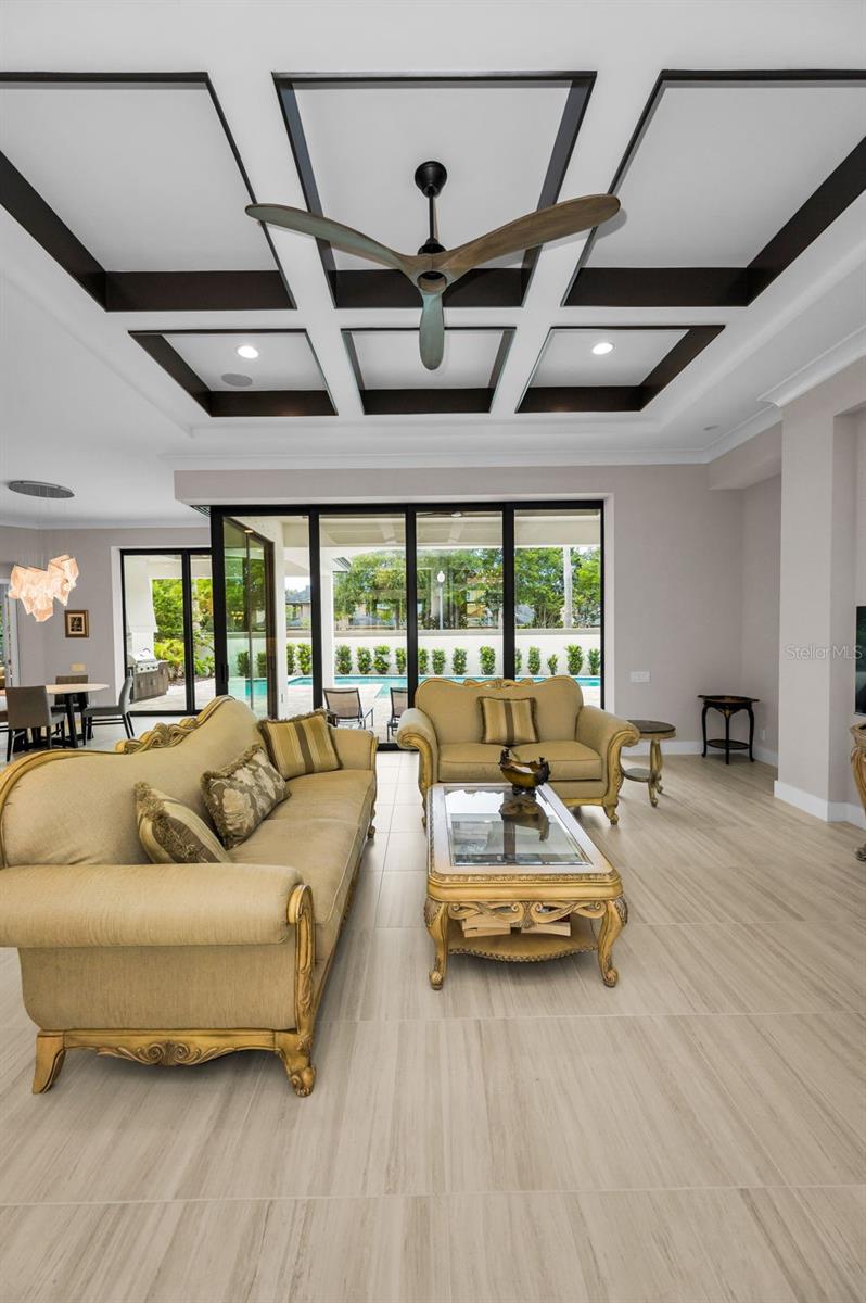 CHAMPIONS CLUB - Residential