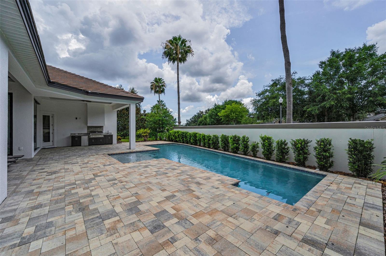 CHAMPIONS CLUB - Residential