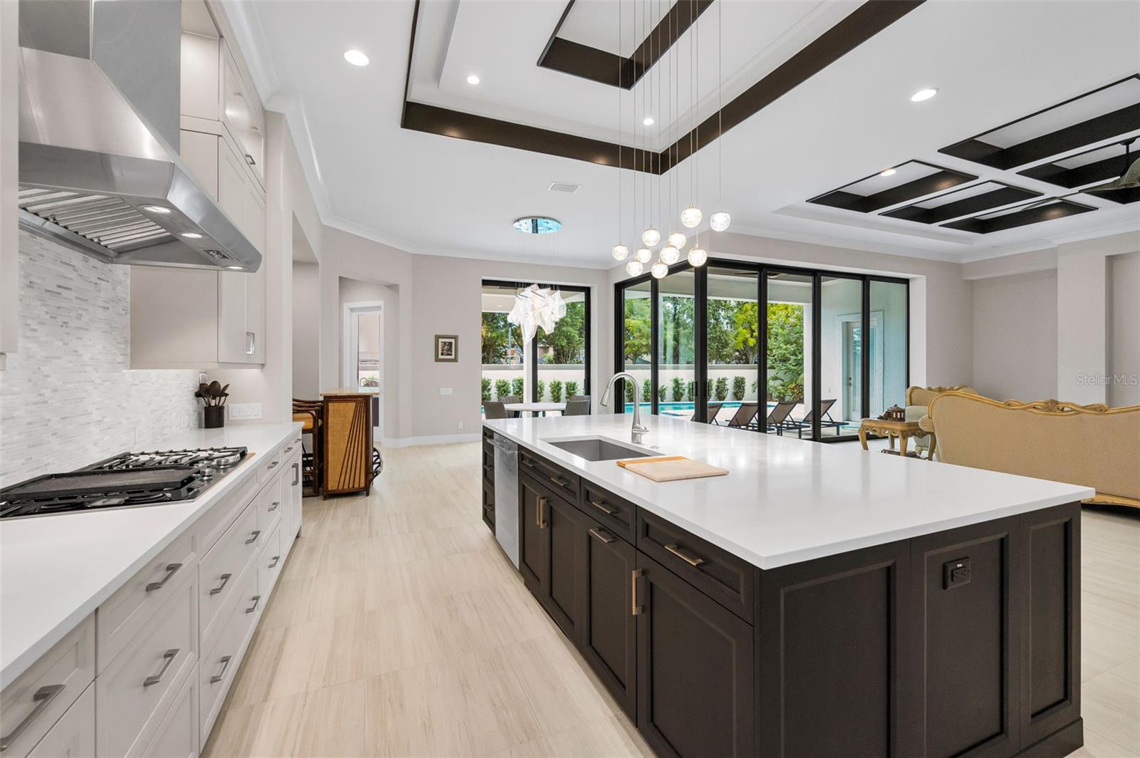 CHAMPIONS CLUB - Residential