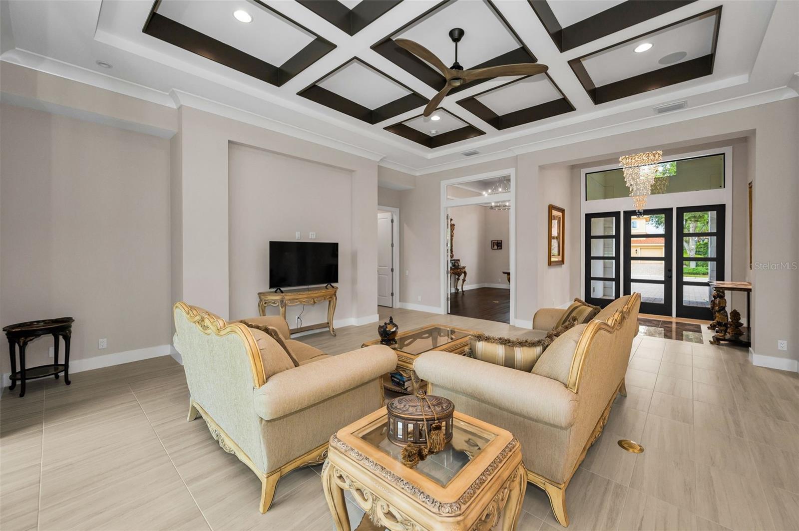 CHAMPIONS CLUB - Residential