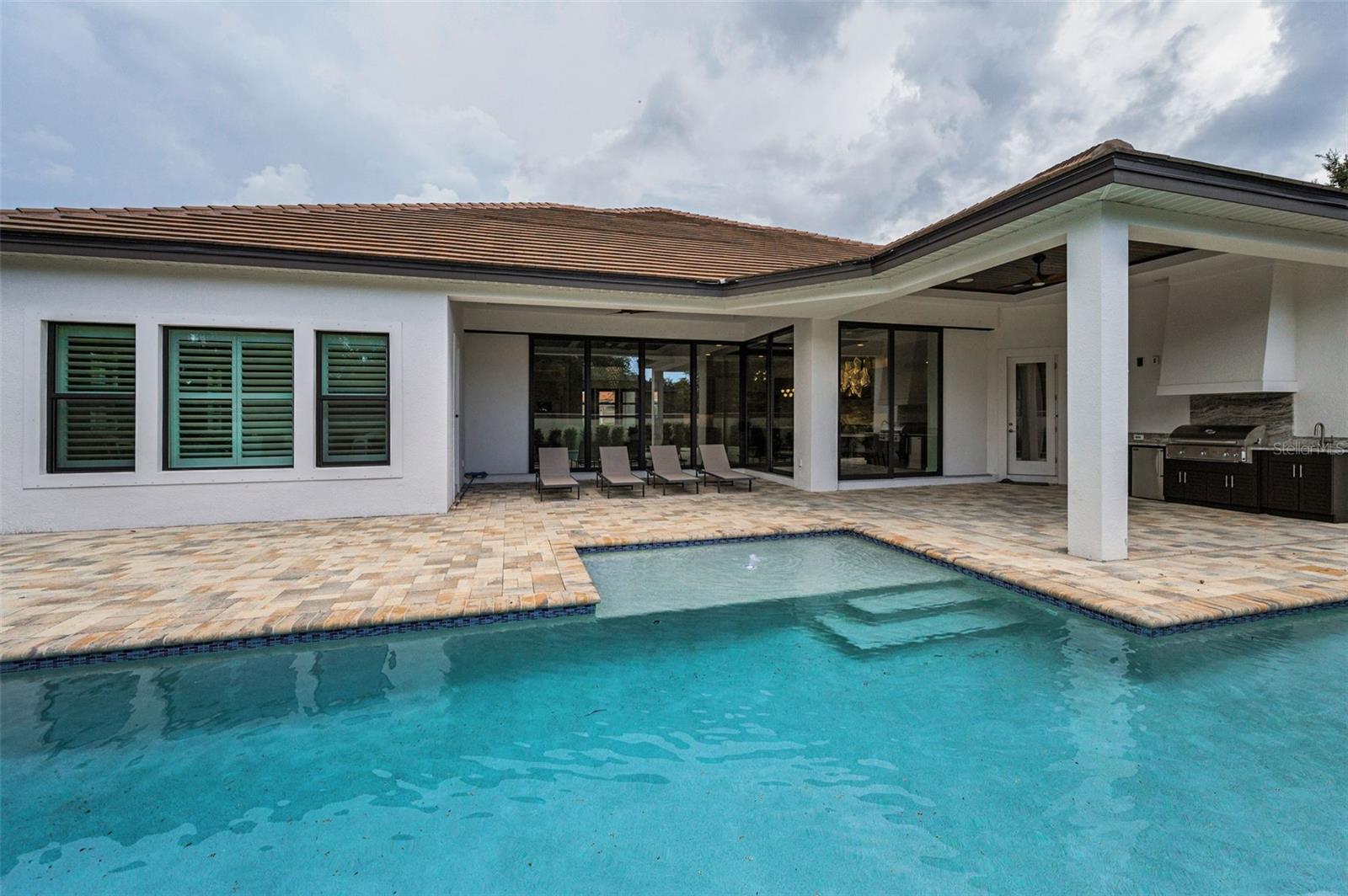 CHAMPIONS CLUB - Residential