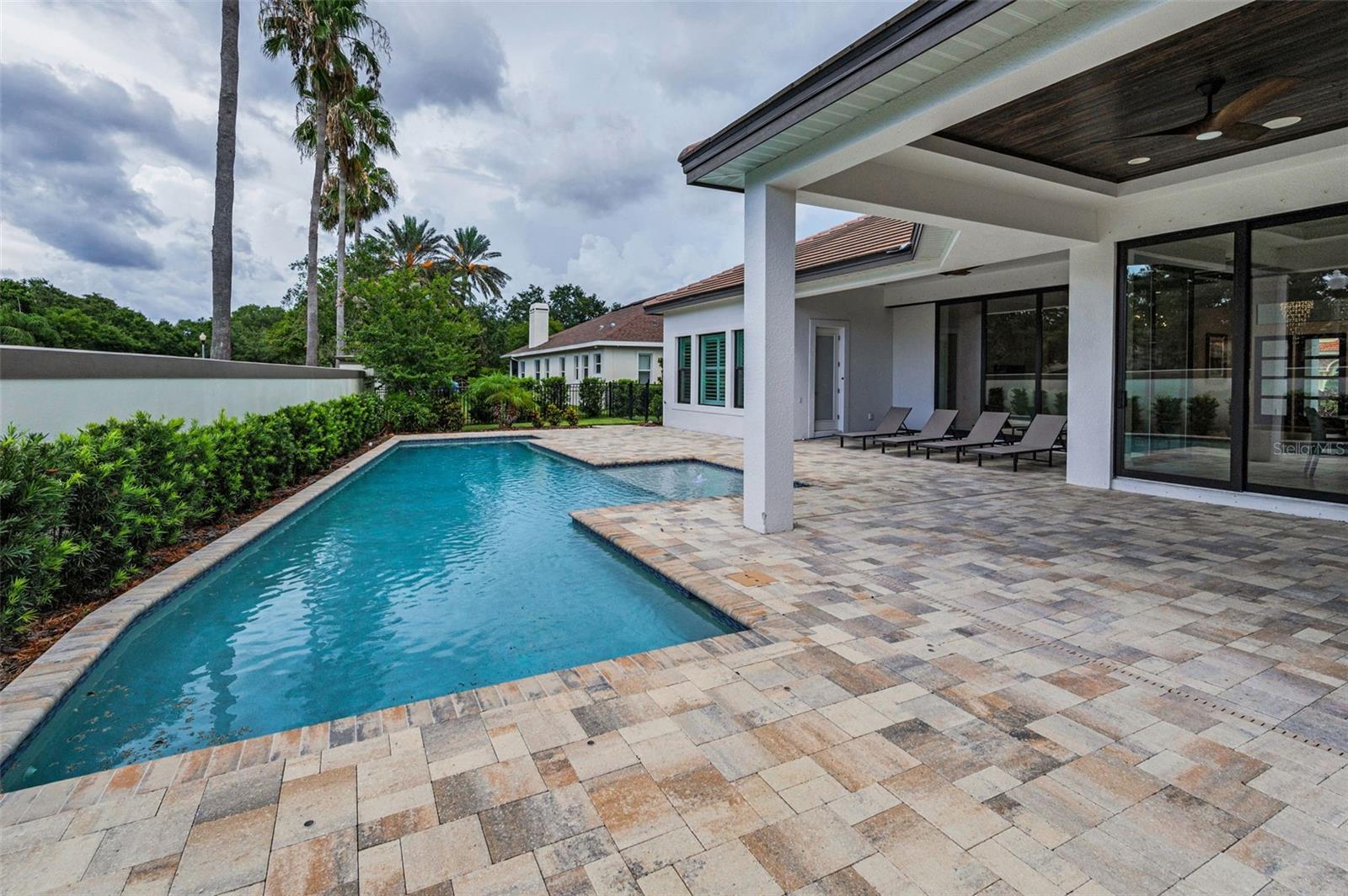 CHAMPIONS CLUB - Residential