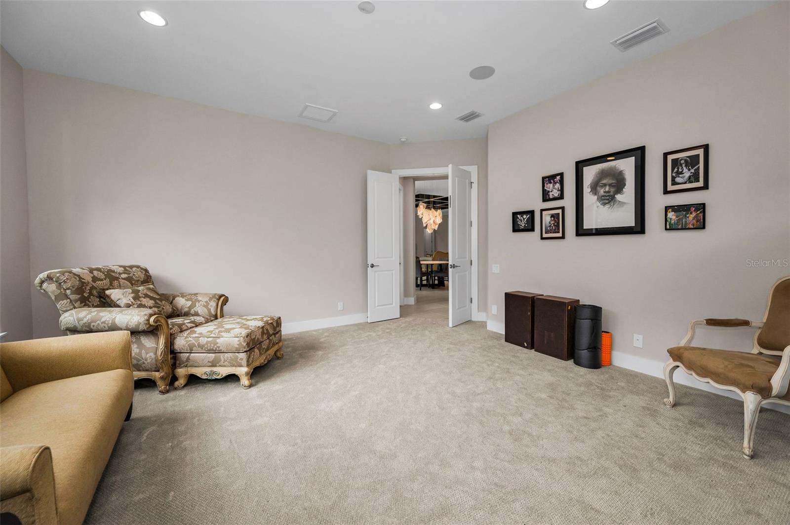 CHAMPIONS CLUB - Residential