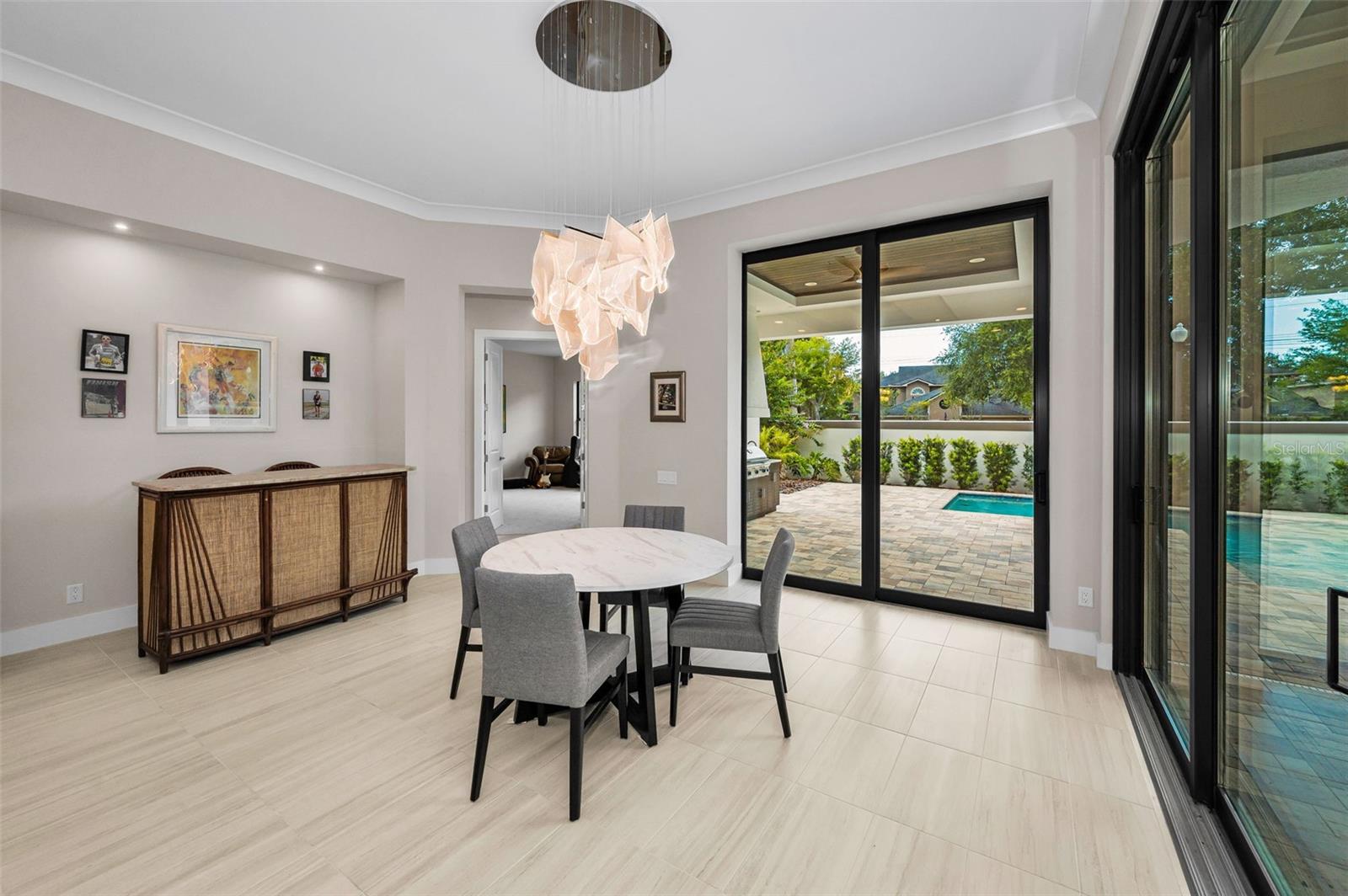 CHAMPIONS CLUB - Residential