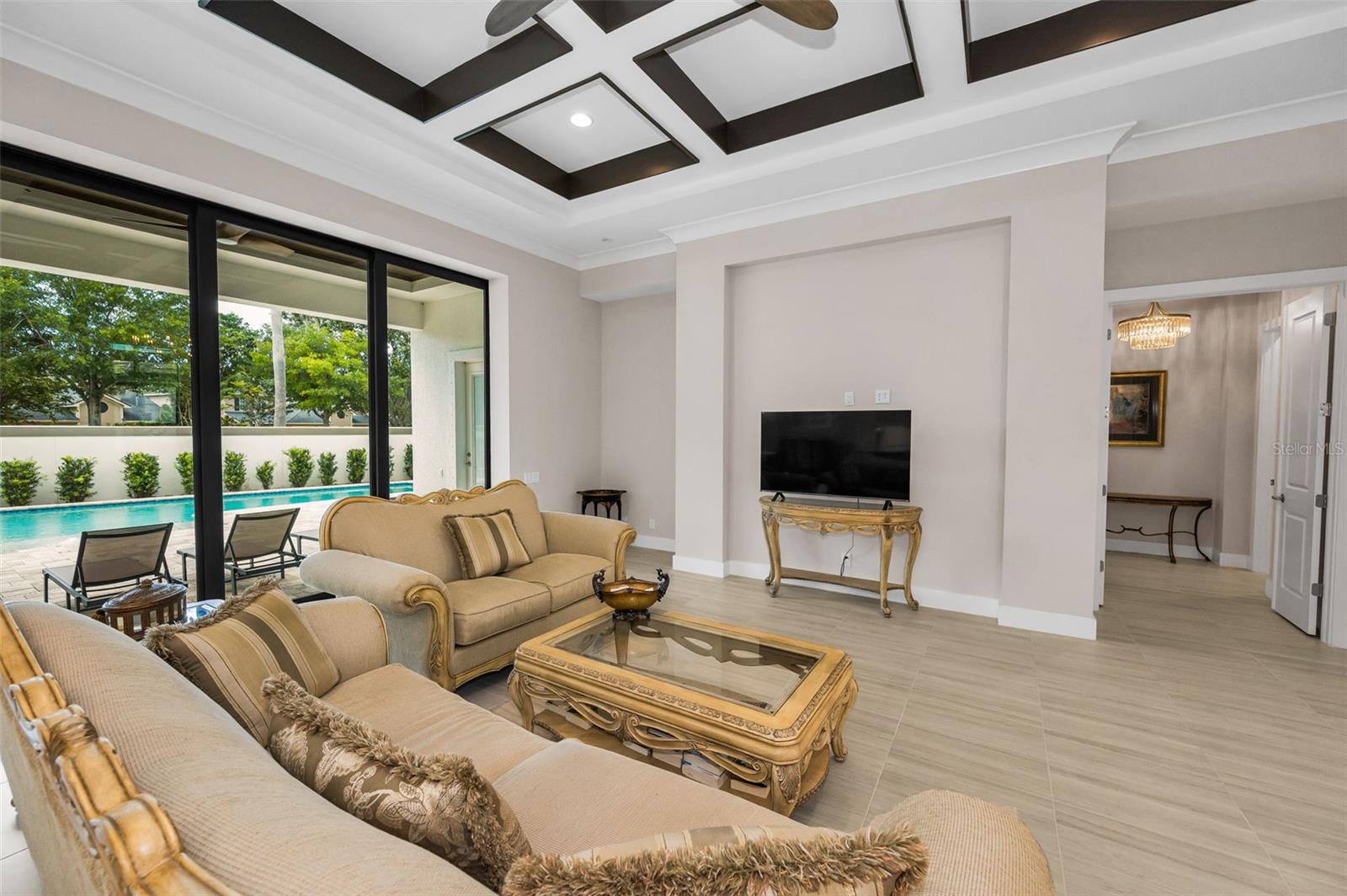 CHAMPIONS CLUB - Residential