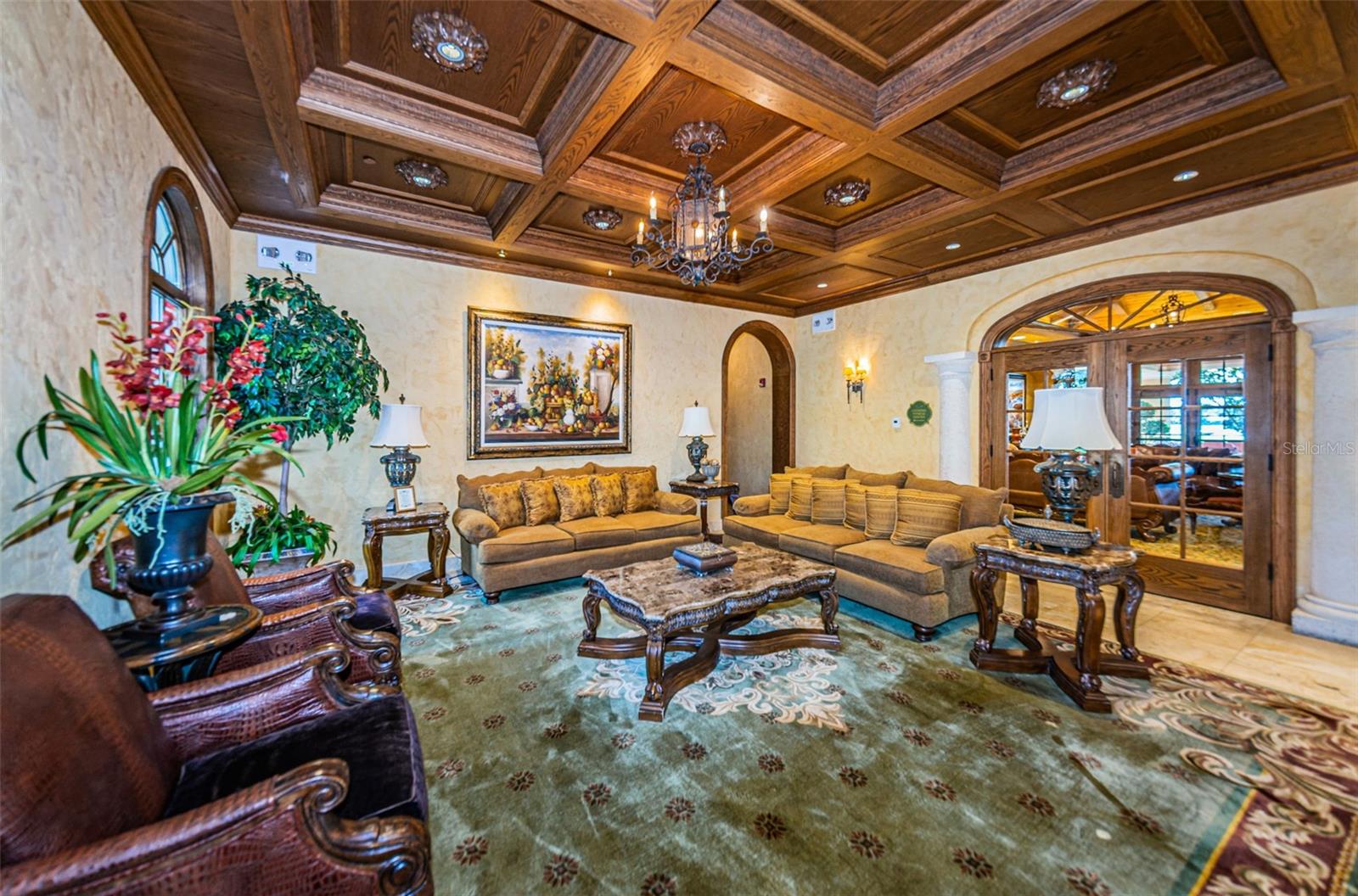 CHAMPIONS CLUB - Residential