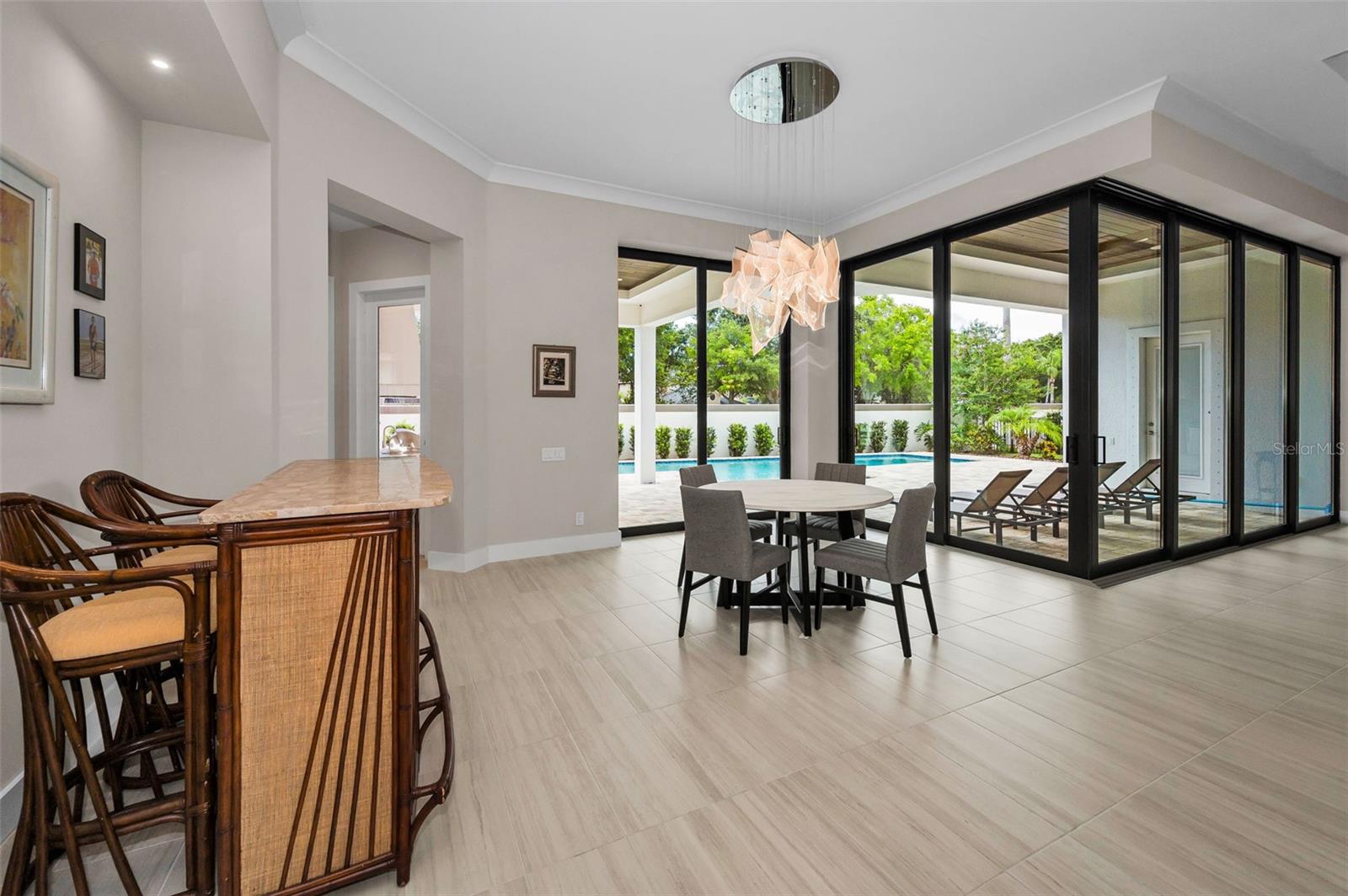 CHAMPIONS CLUB - Residential