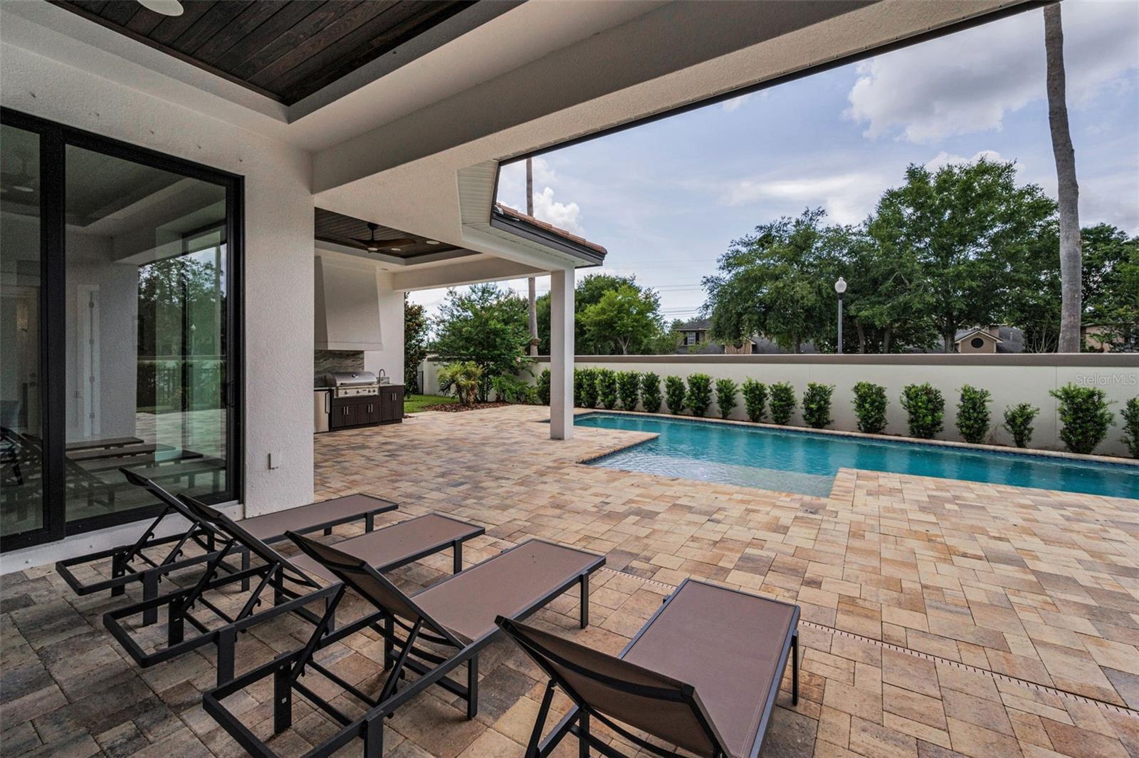 CHAMPIONS CLUB - Residential