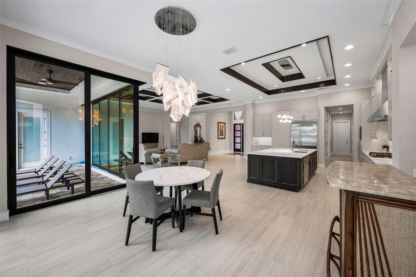 CHAMPIONS CLUB - Residential