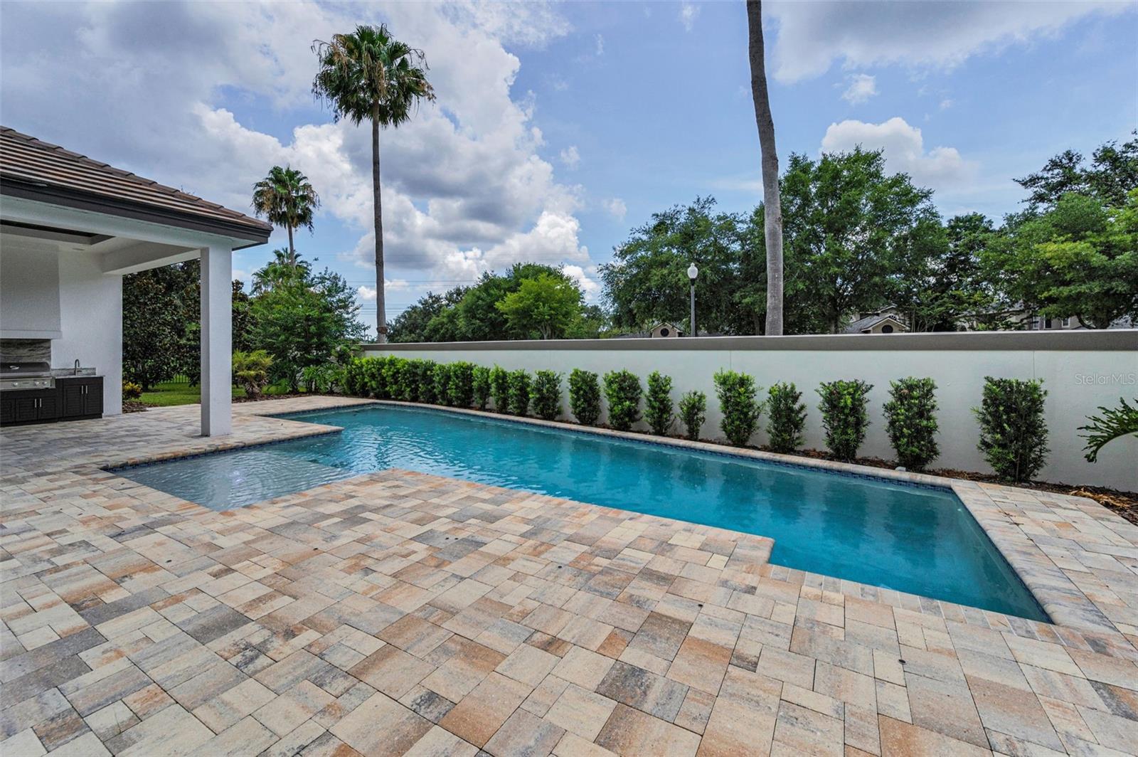 CHAMPIONS CLUB - Residential