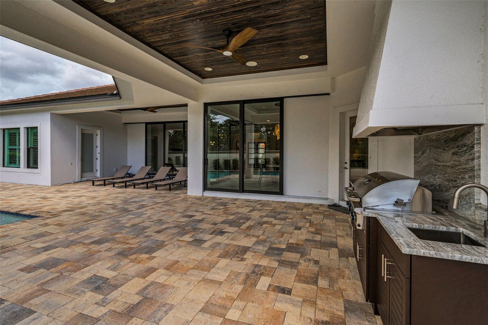 CHAMPIONS CLUB - Residential