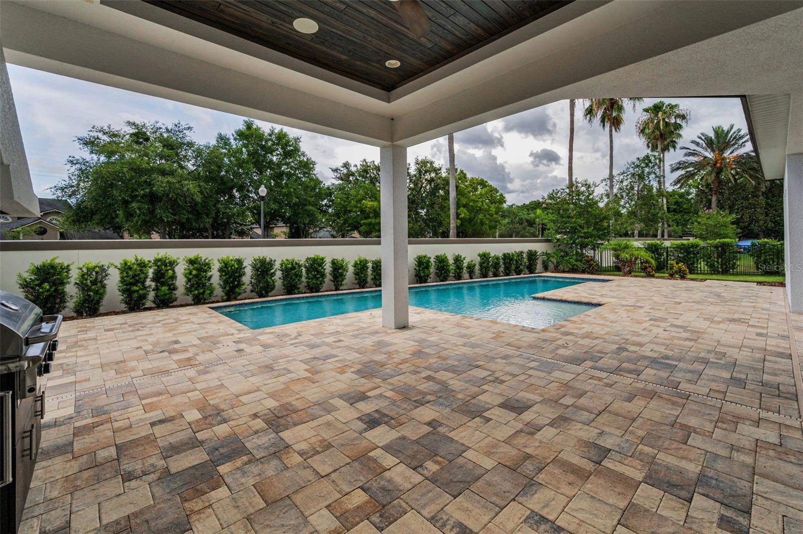 CHAMPIONS CLUB - Residential