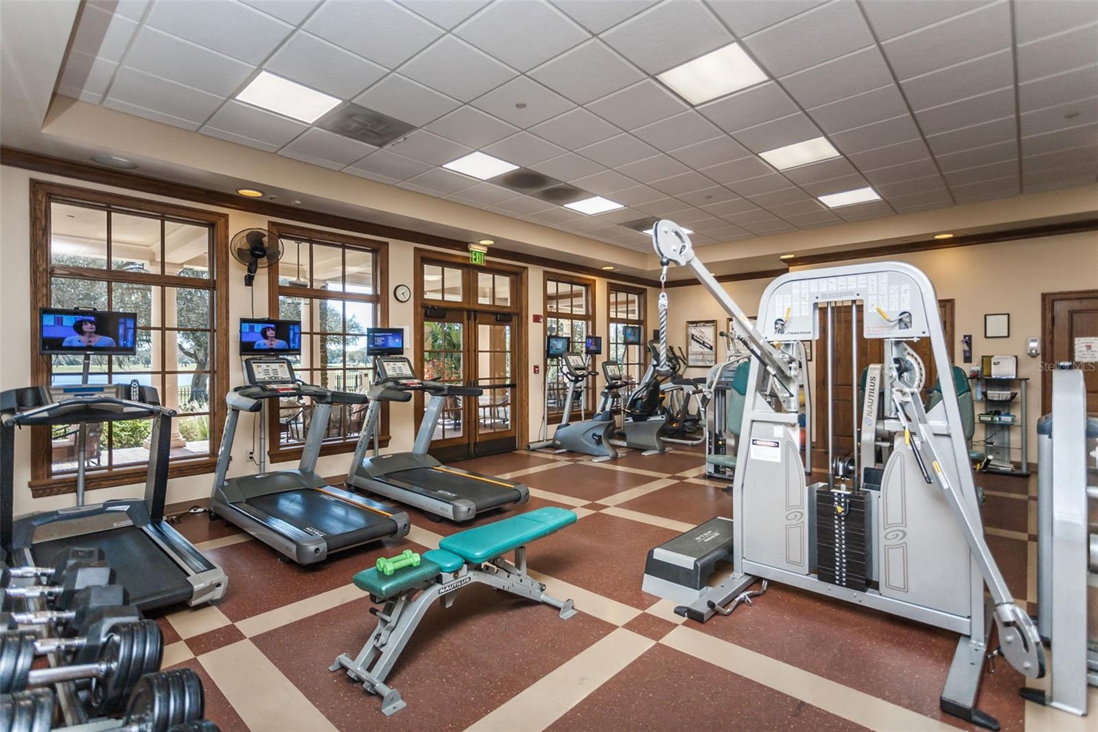 CHAMPIONS CLUB - Residential