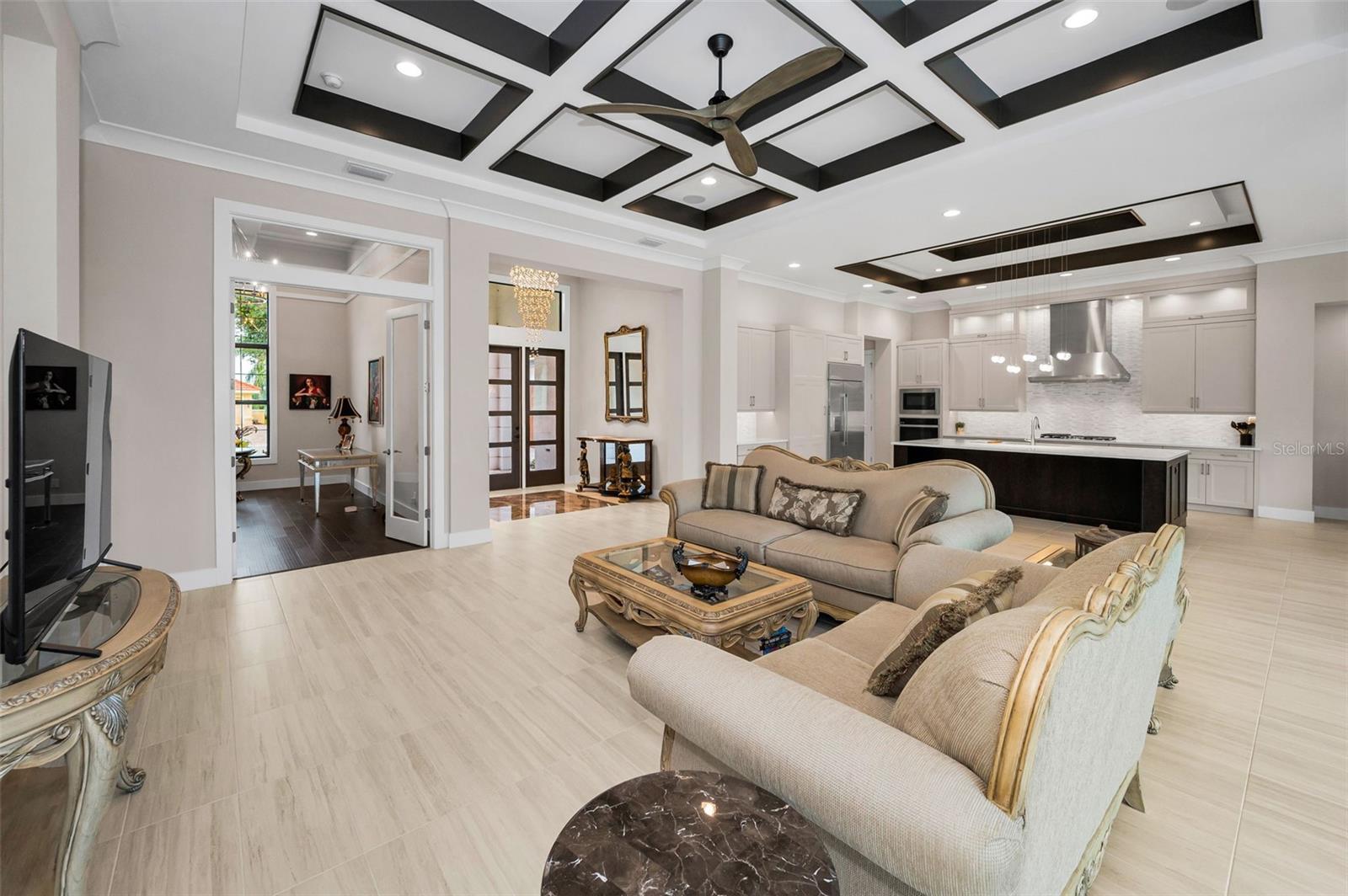 CHAMPIONS CLUB - Residential