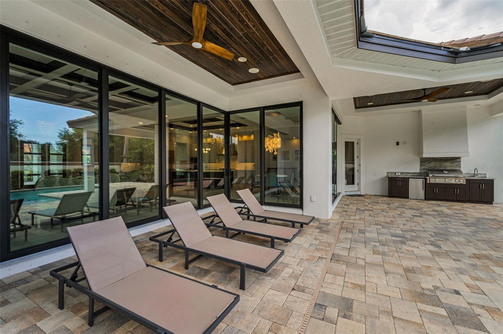 CHAMPIONS CLUB - Residential