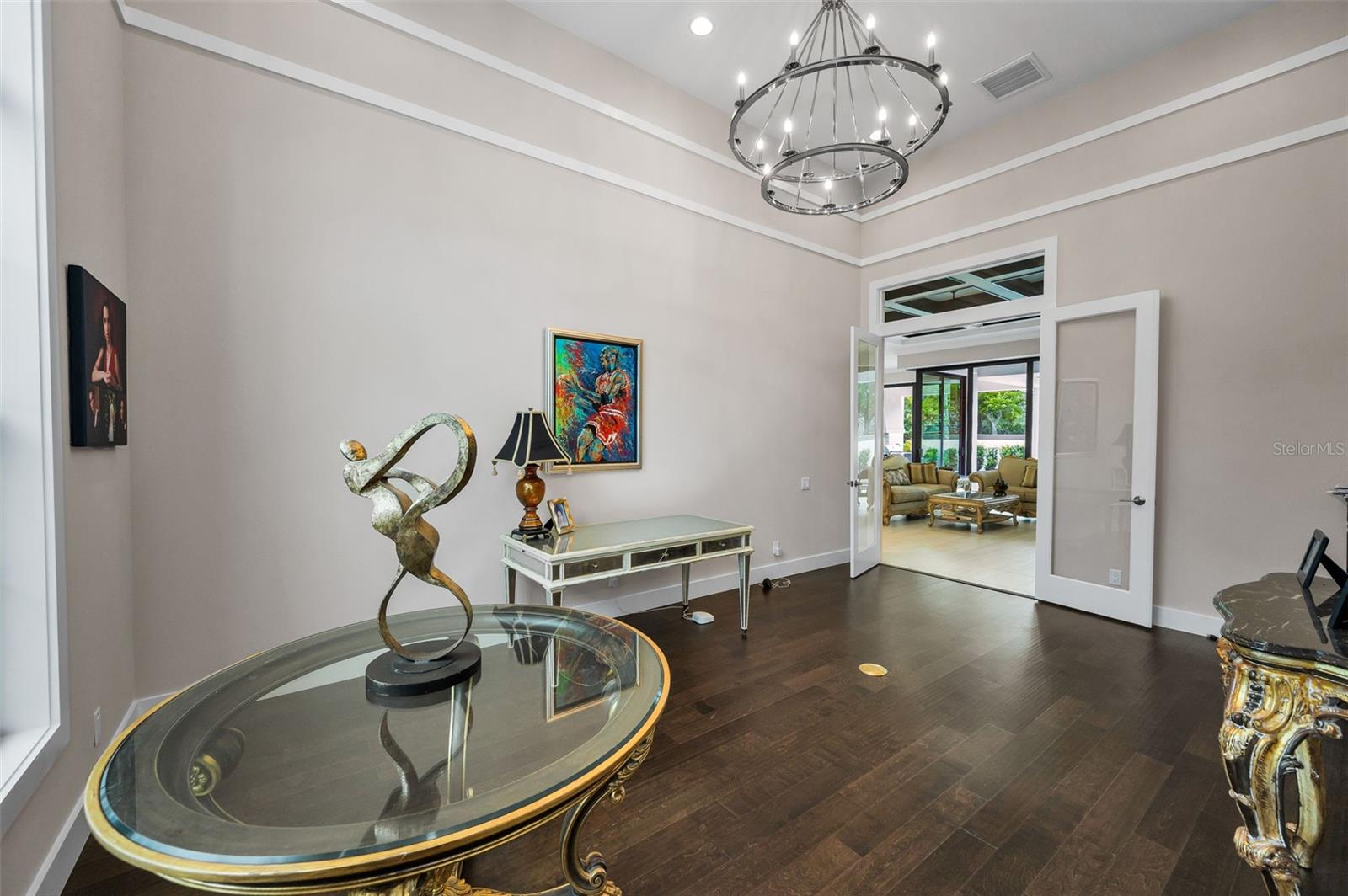 CHAMPIONS CLUB - Residential