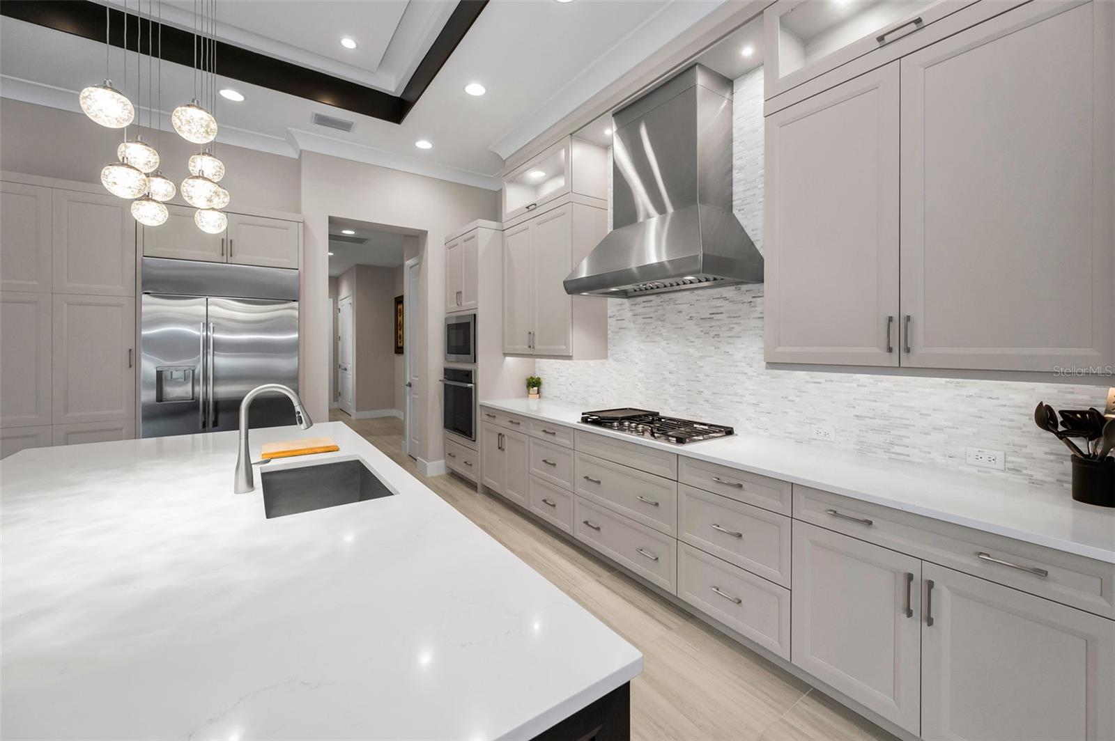 CHAMPIONS CLUB - Residential