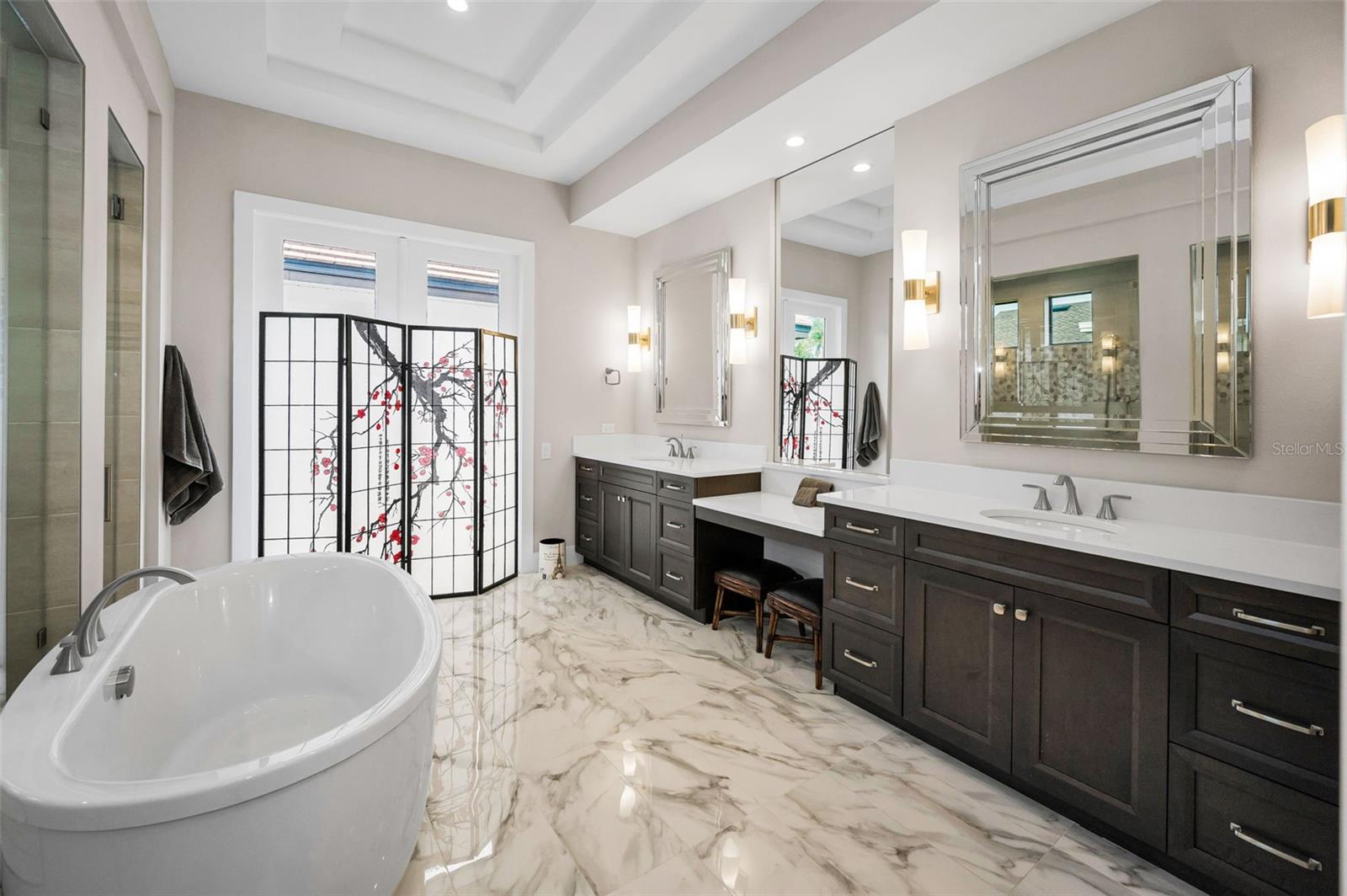 CHAMPIONS CLUB - Residential