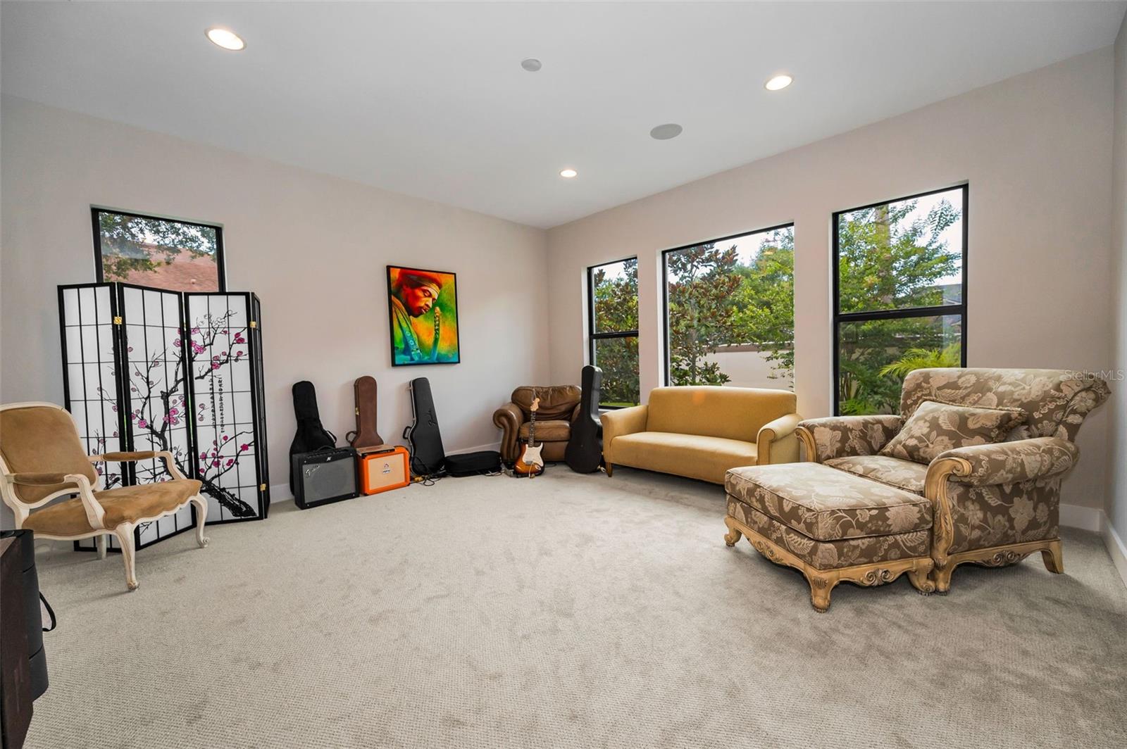 CHAMPIONS CLUB - Residential