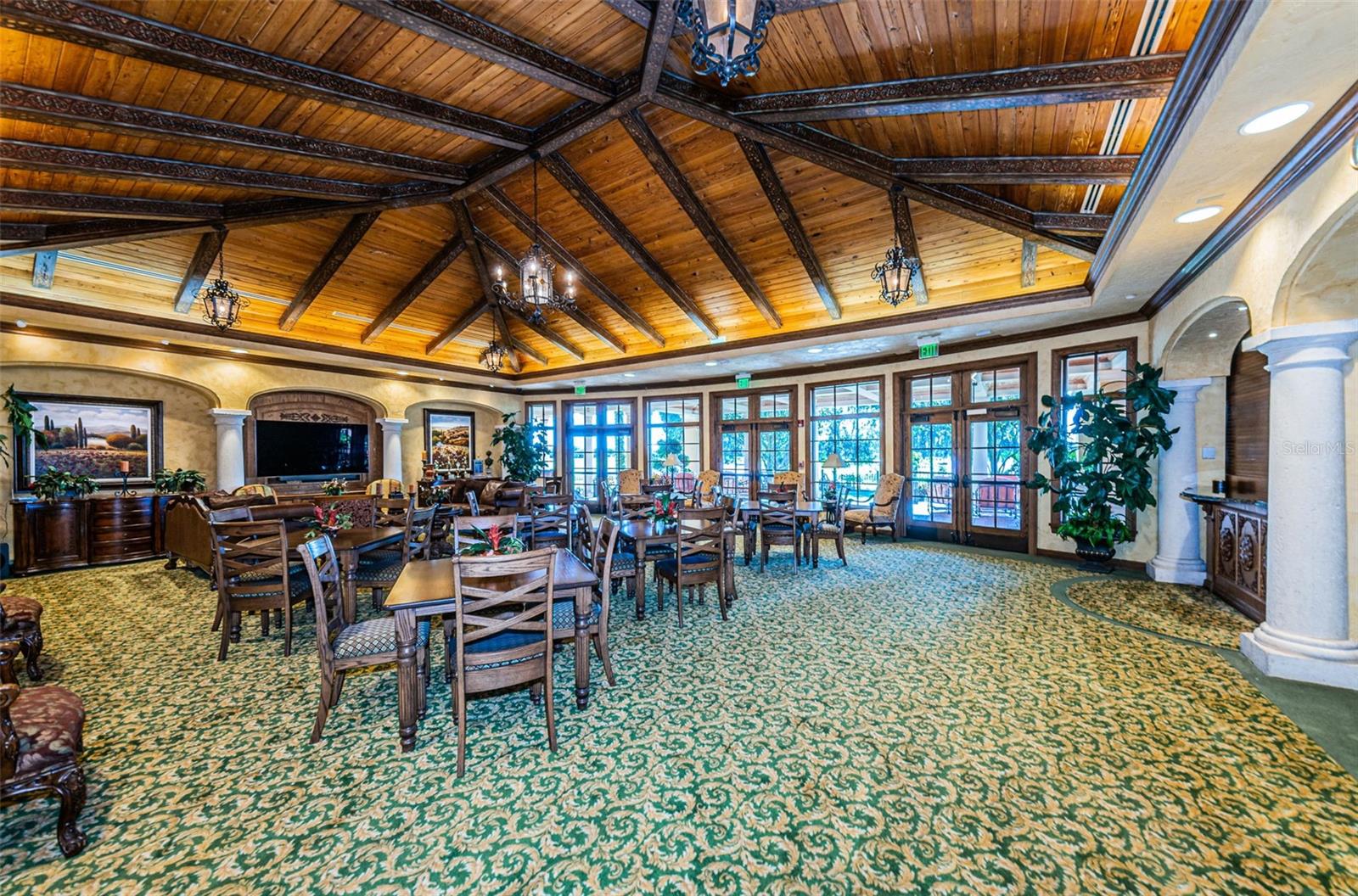 CHAMPIONS CLUB - Residential