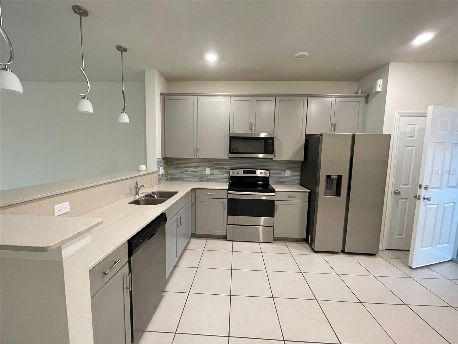 SOMERSET XINGS TR F REP - Residential Lease