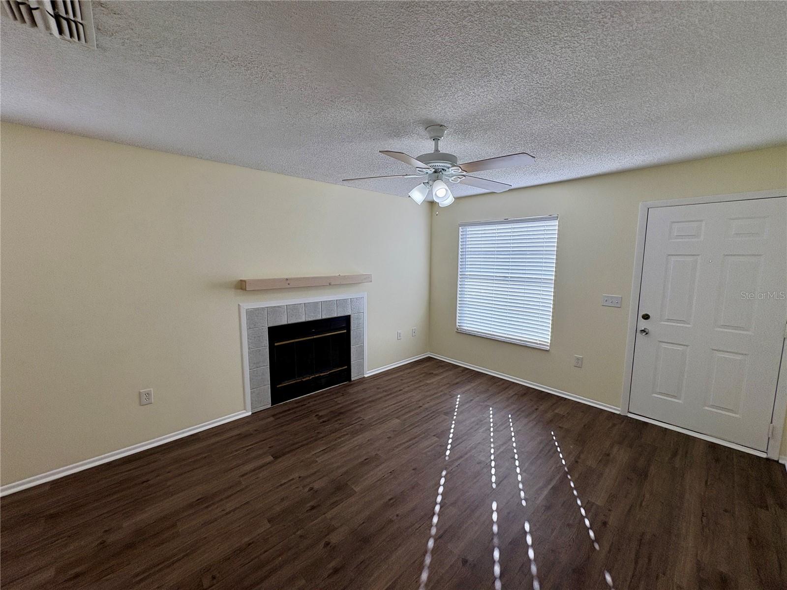 MIRROR LAKE - Residential Lease