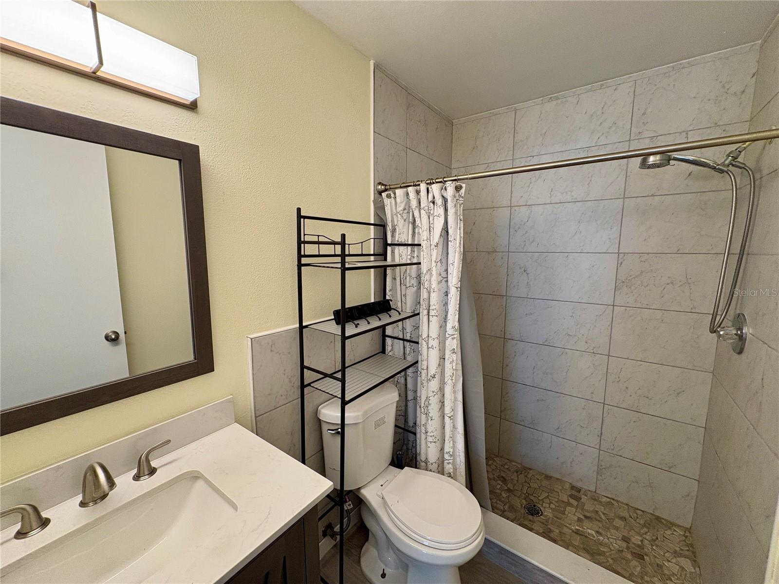 MIRROR LAKE - Residential Lease