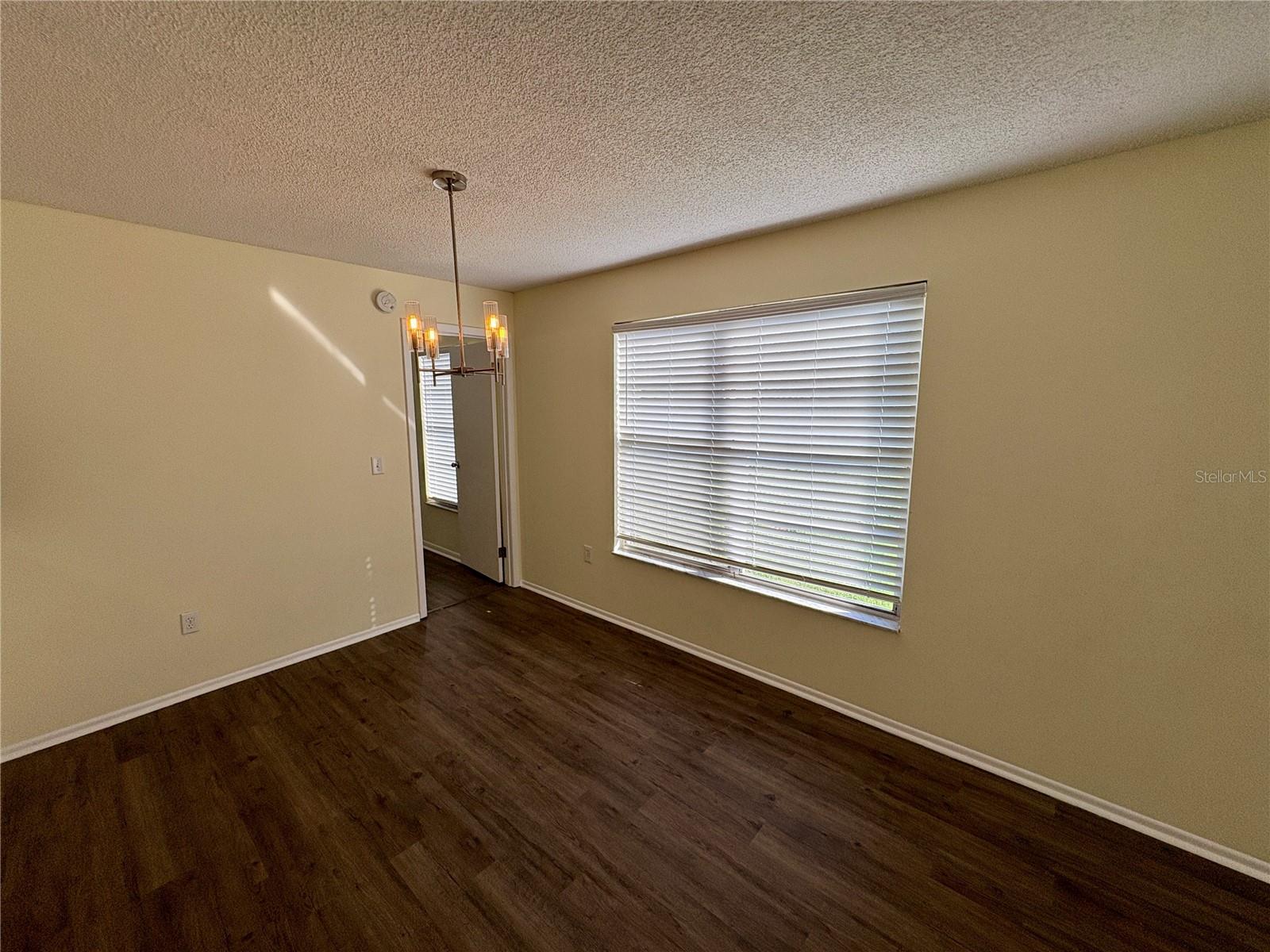 MIRROR LAKE - Residential Lease