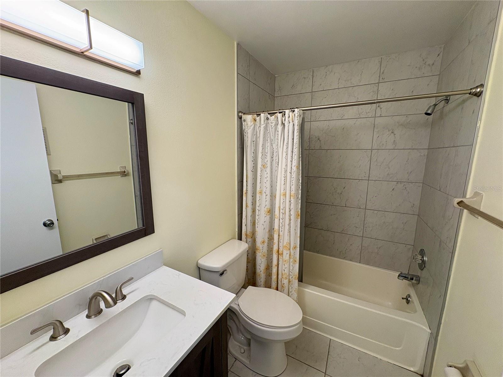 MIRROR LAKE - Residential Lease