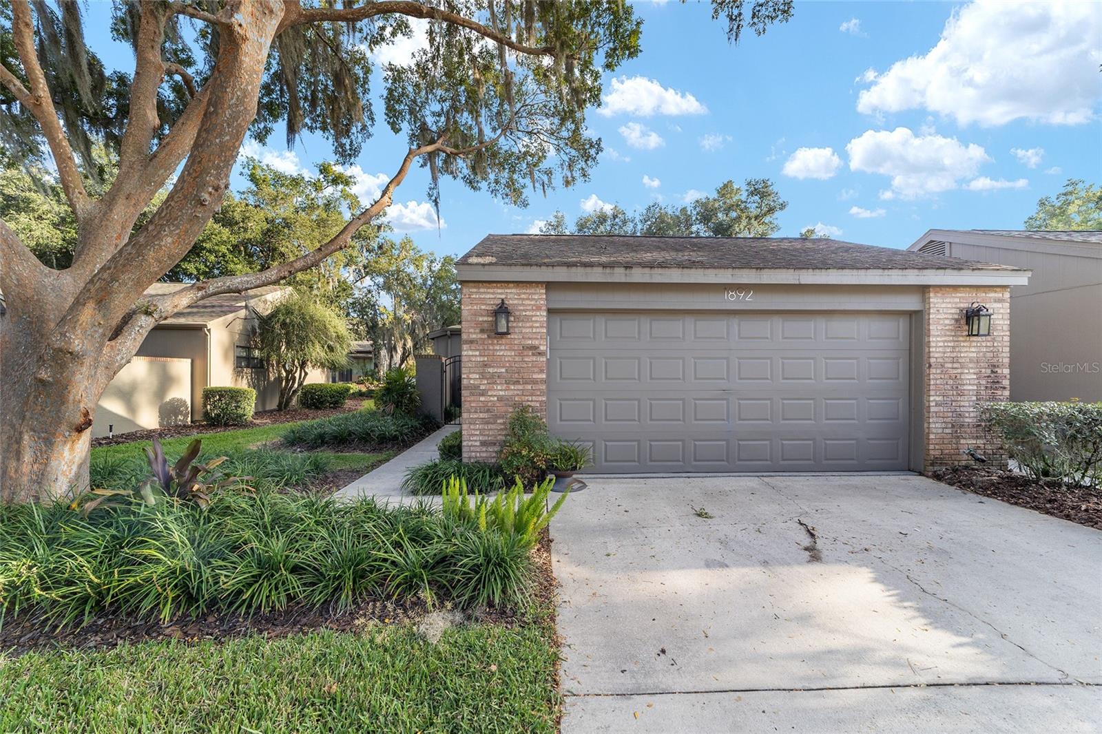 LAUREL LAKE VILLAS HOMEOWNERS ASSOC - Residential