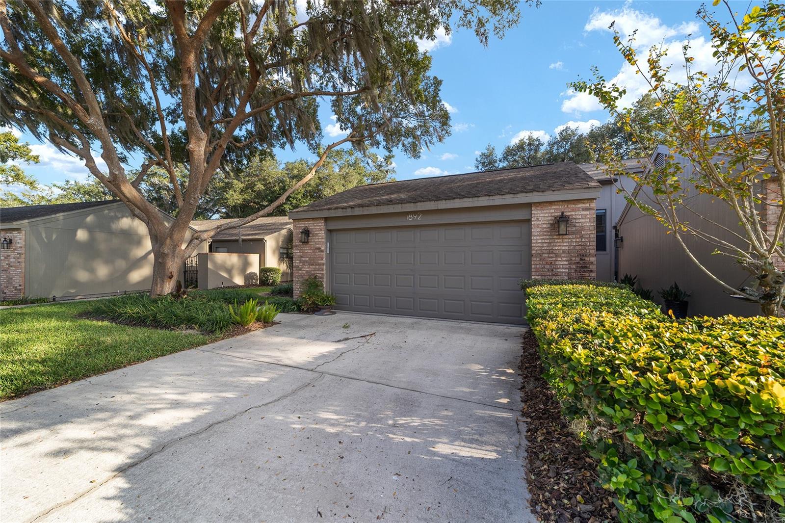 LAUREL LAKE VILLAS HOMEOWNERS ASSOC - Residential