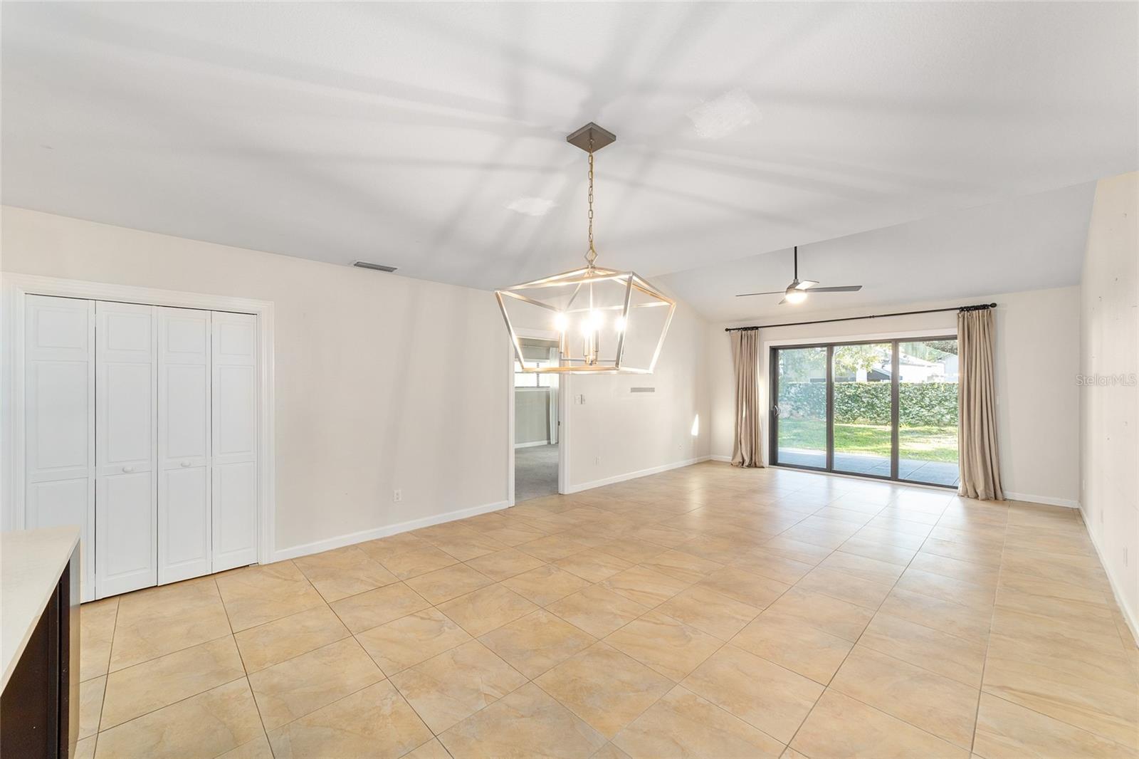 LAUREL LAKE VILLAS HOMEOWNERS ASSOC - Residential