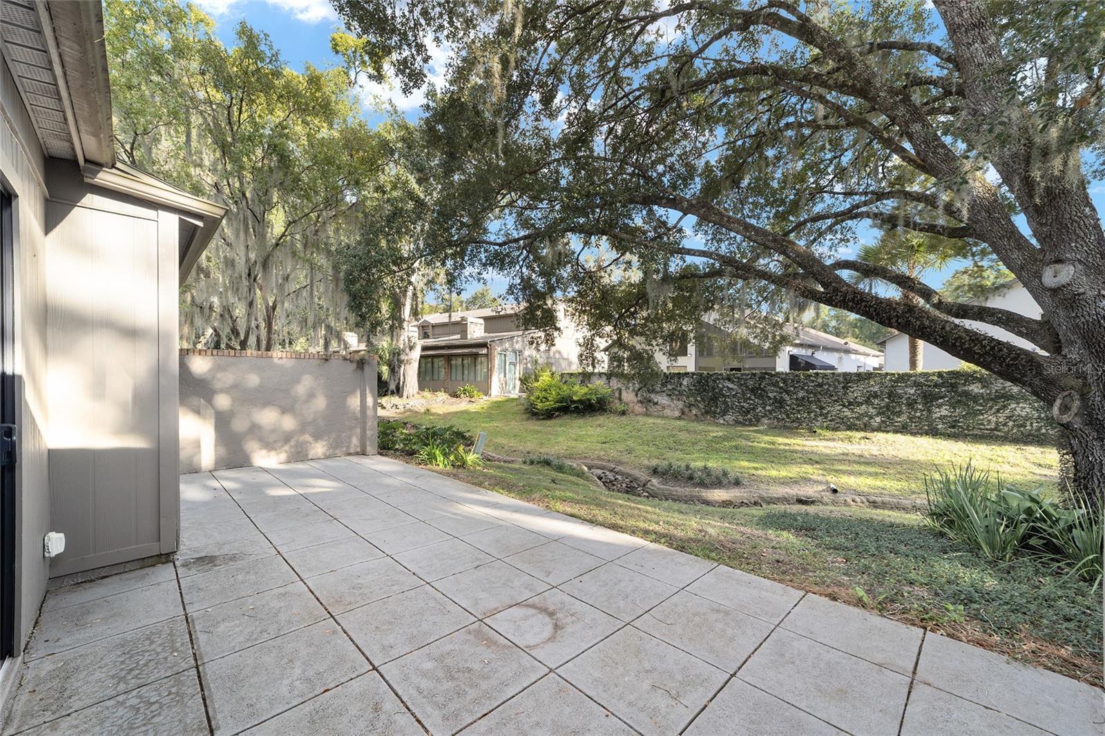 LAUREL LAKE VILLAS HOMEOWNERS ASSOC - Residential