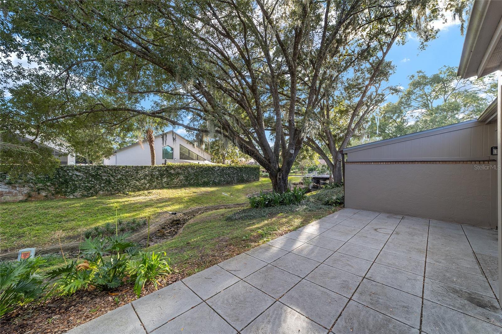 LAUREL LAKE VILLAS HOMEOWNERS ASSOC - Residential