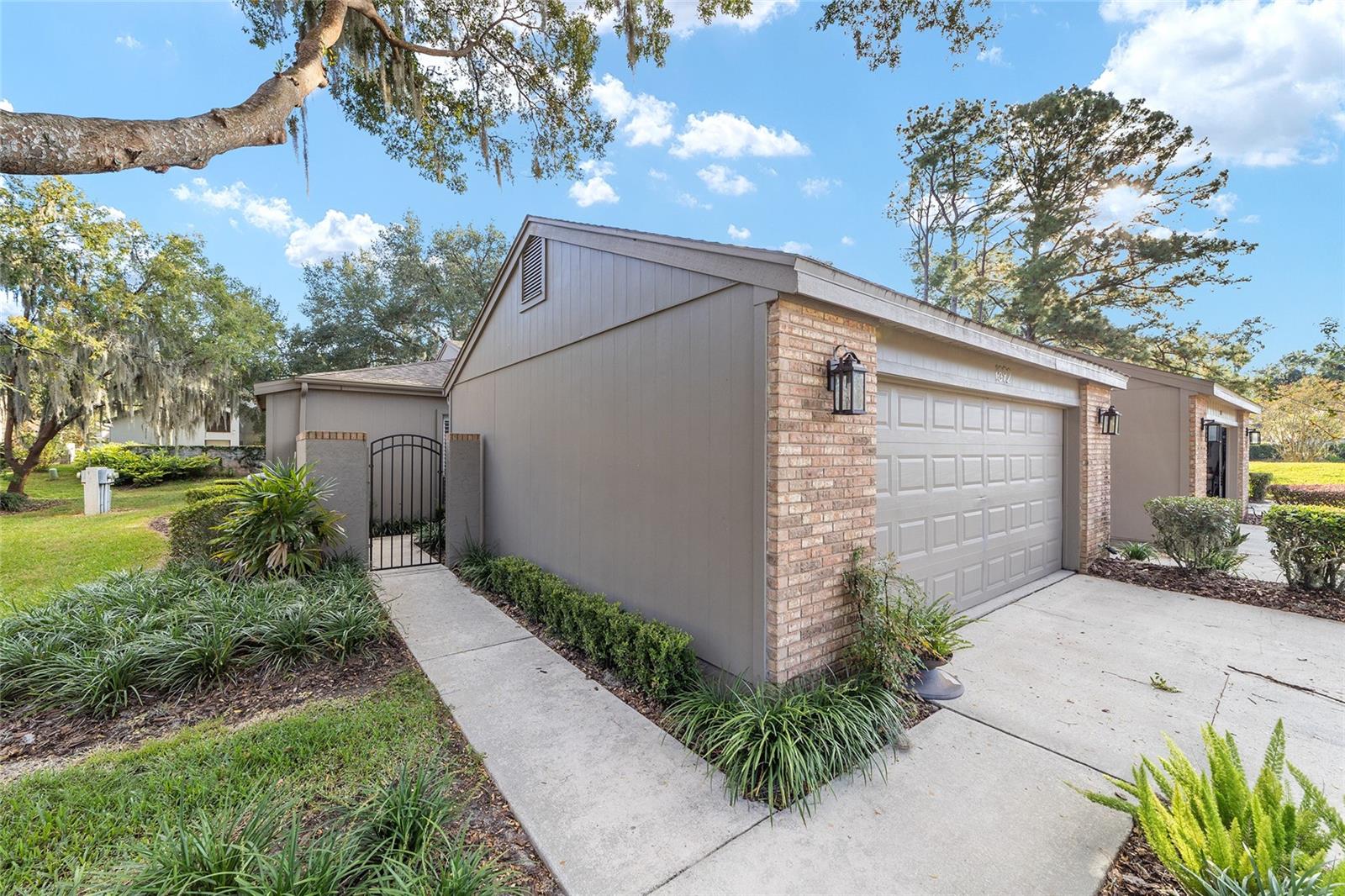 LAUREL LAKE VILLAS HOMEOWNERS ASSOC - Residential