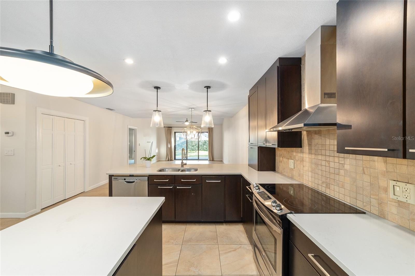 LAUREL LAKE VILLAS HOMEOWNERS ASSOC - Residential