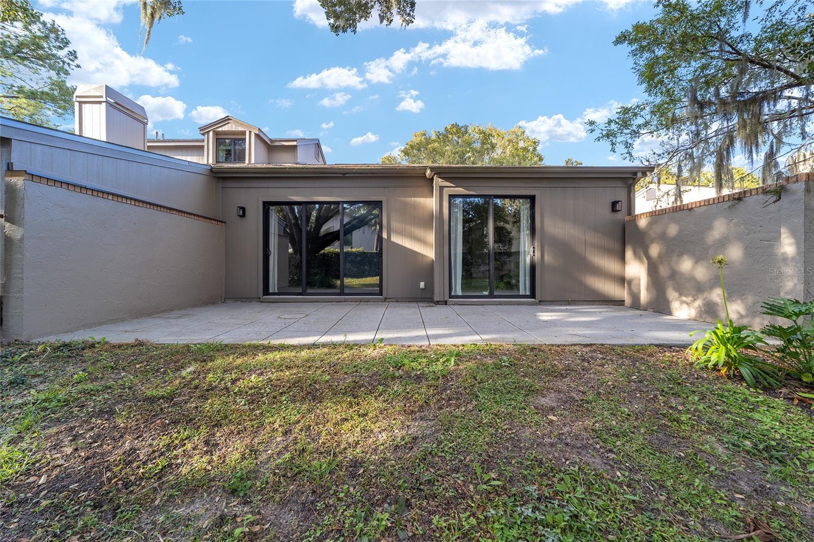 LAUREL LAKE VILLAS HOMEOWNERS ASSOC - Residential