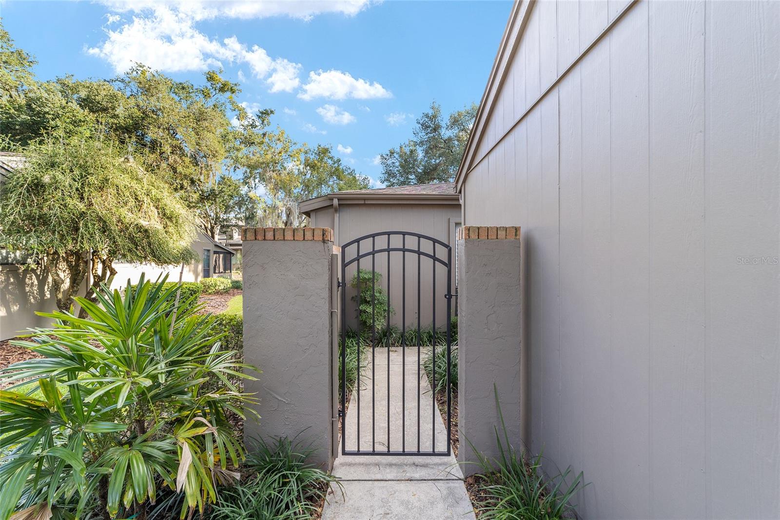 LAUREL LAKE VILLAS HOMEOWNERS ASSOC - Residential