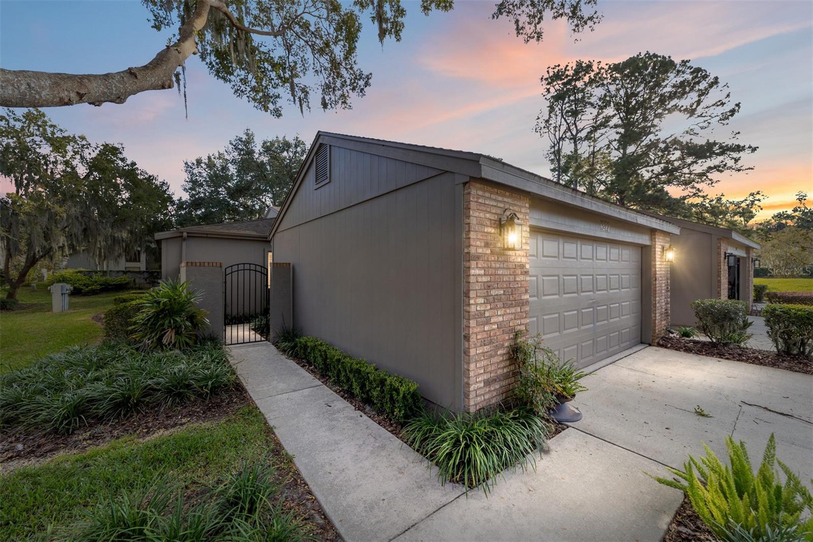 LAUREL LAKE VILLAS HOMEOWNERS ASSOC - Residential